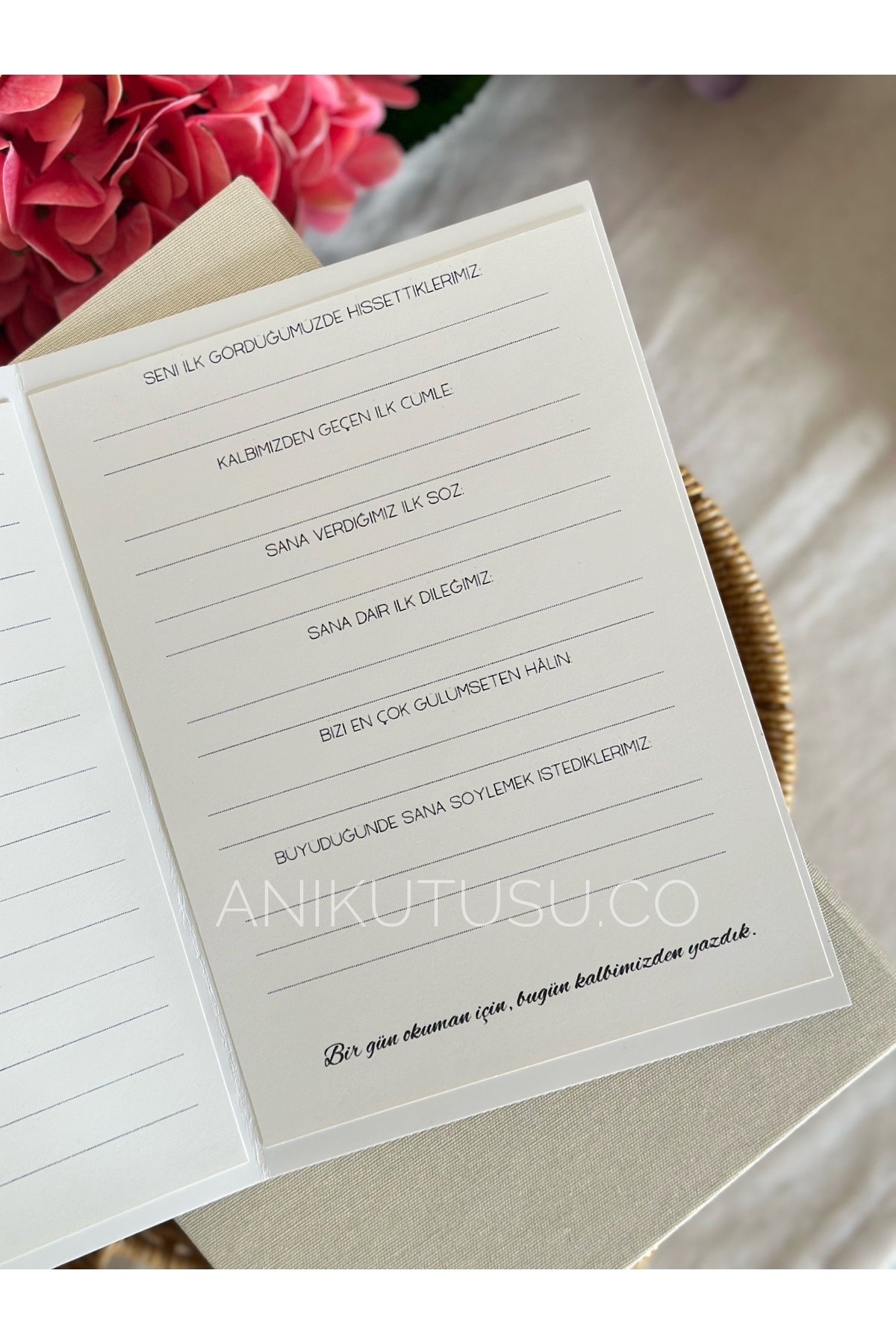 Anı Kutusu Bebeğimin Yolculuğu – Şık ve Minimal Tasarımlı Bebek Anı Defteri fotoğrafı 2 (önizleme)