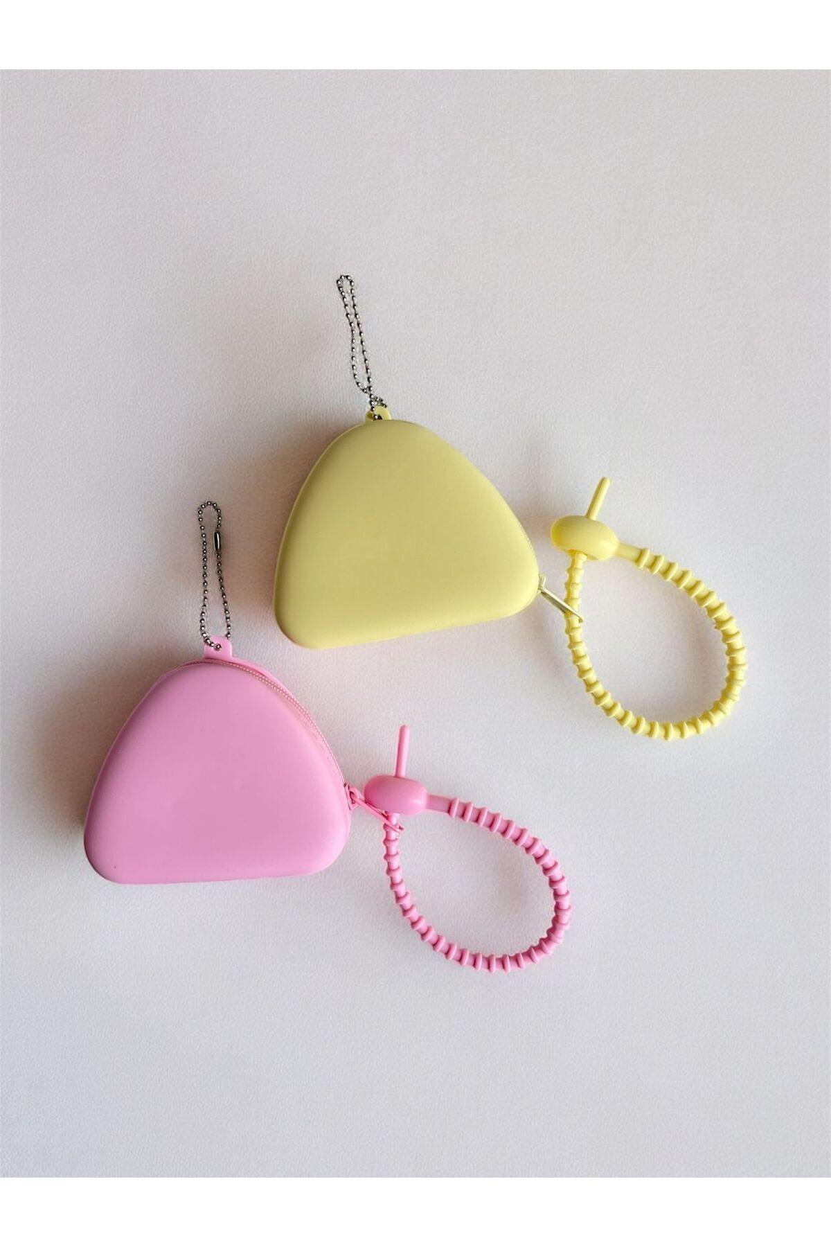 The Cloudish Shop Silikon Üçgen Emzik Saklama Kutusu Emzik Tutucu Taşınabilir Askılı Fermuarlı Pastel sarı fotoğrafı 2 (önizleme)