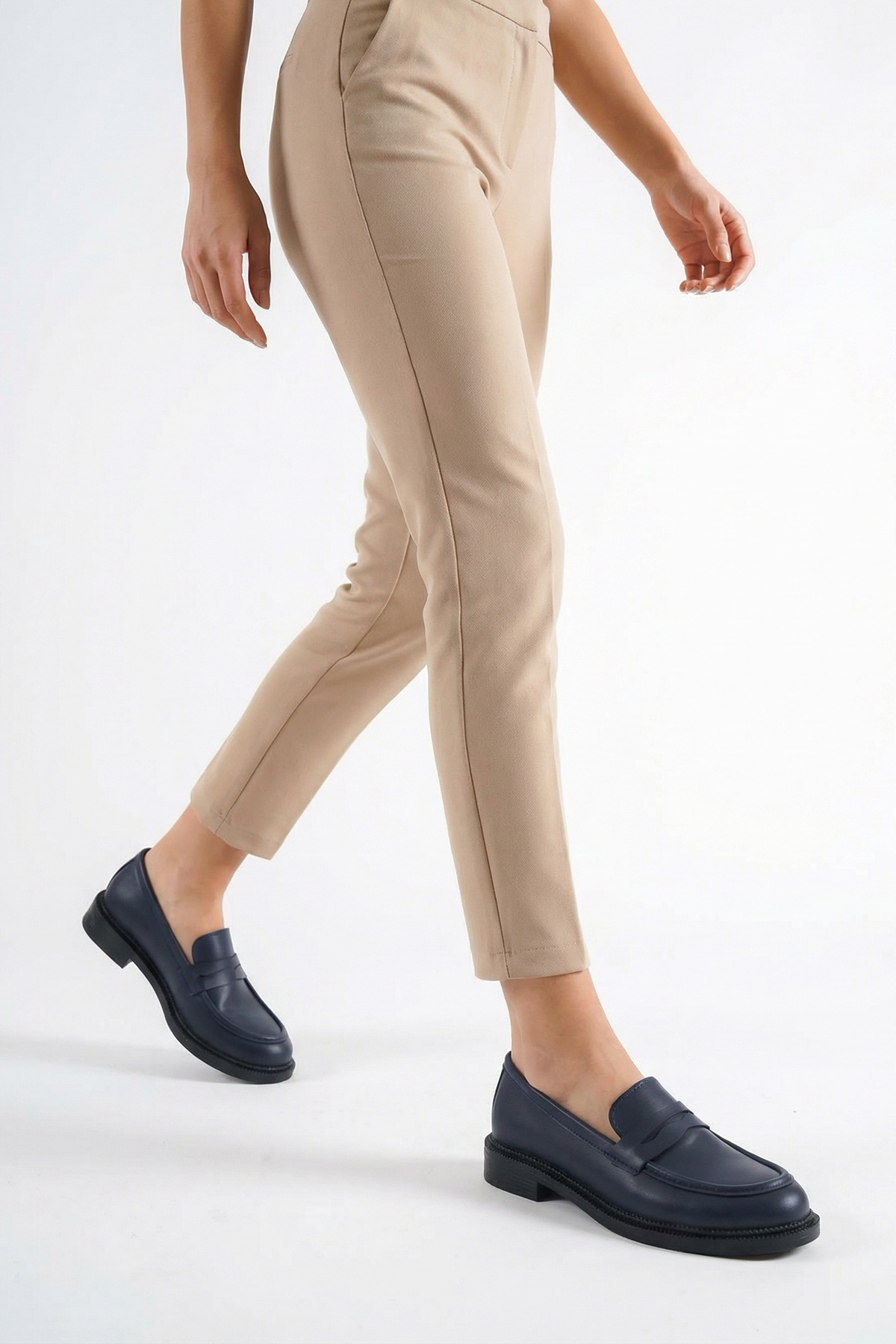 Shoesers  Kadın Sade ve Şık Tasarımlı Tırtıklı Tabanlı Lacivert Loafer Ayakkabı Makosen - Görsel 6