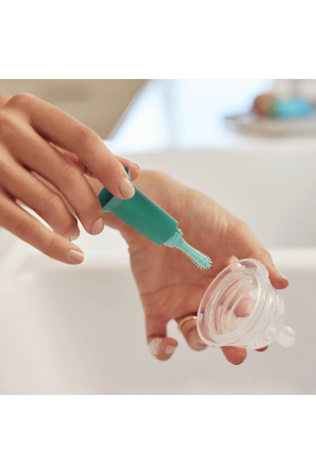 Munchkin Bristle 2’si 1 Arada Biberon ve Şişe Fırçası | Vakumlu Taban | Gri fotoğrafı 5 (önizleme)