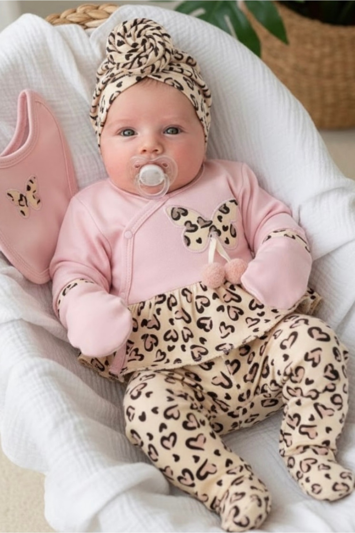 Cherub Baby Kelebekli Leopar Baskılı Tulumlu %100 Pamuk Yenidoğan Kız Bebek 10 Parça Hastane Çıkışı Zıbın Seti fotoğrafı 2 (önizleme)