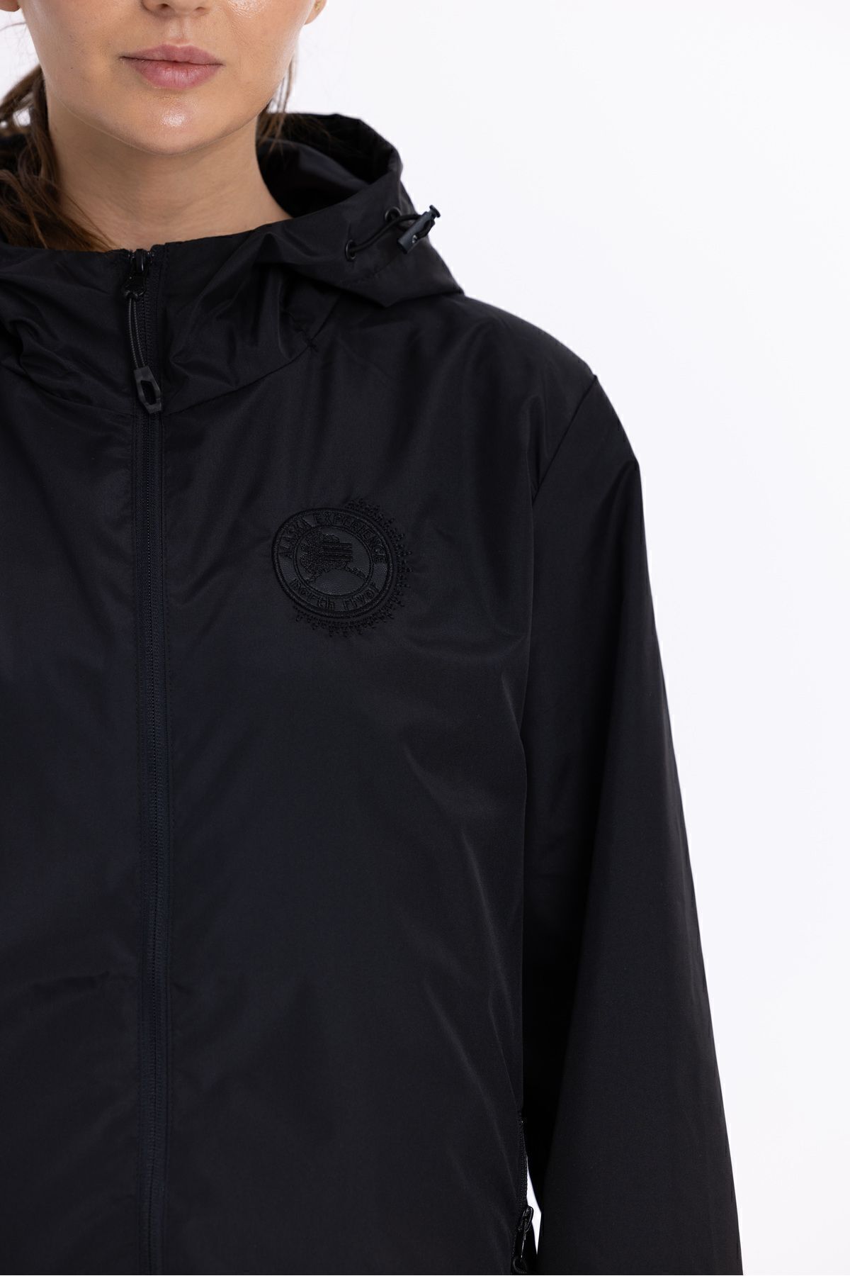 QAWWA  Kadın Kapüşonlu Su ve Rüzgar Geçirmez Cepli İçi Astarlı Ultra Hafif Mevsimlik Yağmurluk - Görsel 6