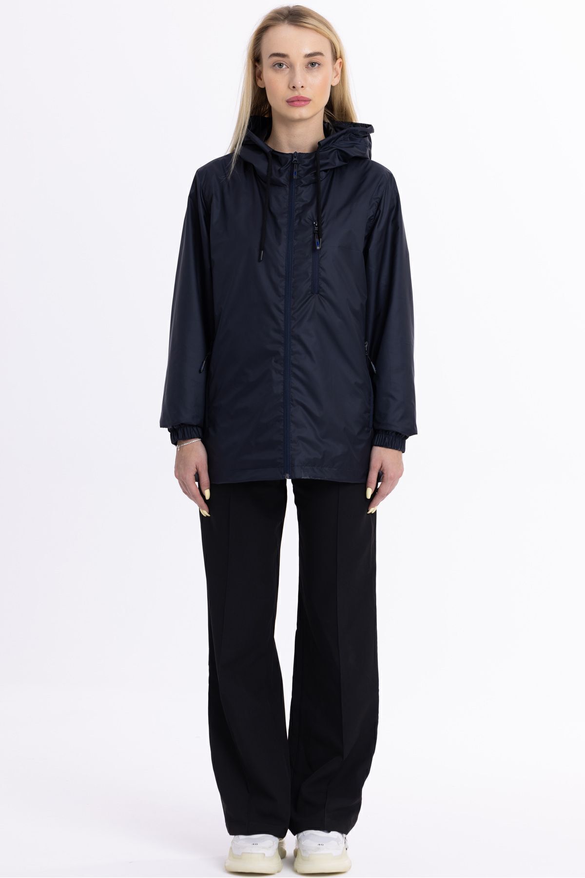 Goccix  Kadın Kapüşonlu Su ve Rüzgar Geçirmez Cepli İçi Astarlı Ultra Hafif Mevsimlik Yağmurluk - Görsel 4