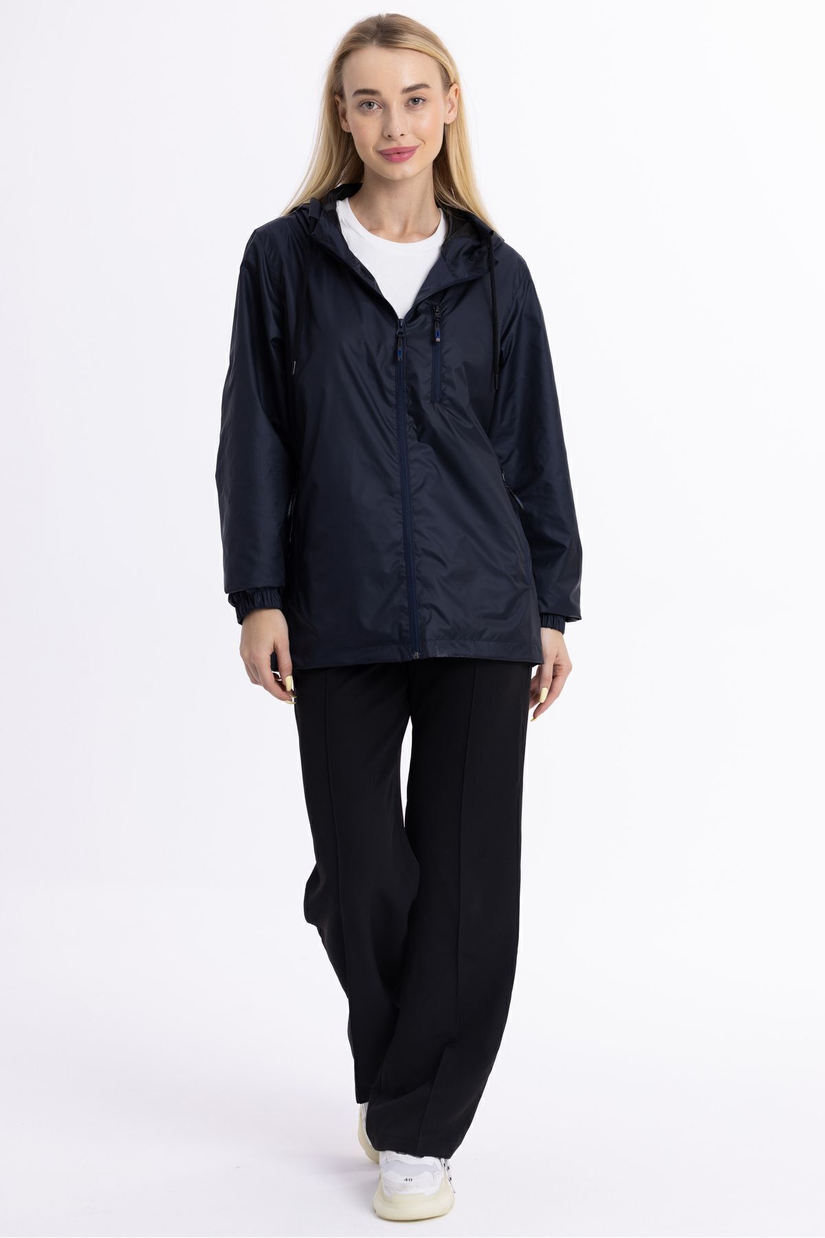 Goccix  Kadın Kapüşonlu Su ve Rüzgar Geçirmez Cepli İçi Astarlı Ultra Hafif Mevsimlik Yağmurluk - Görsel 2