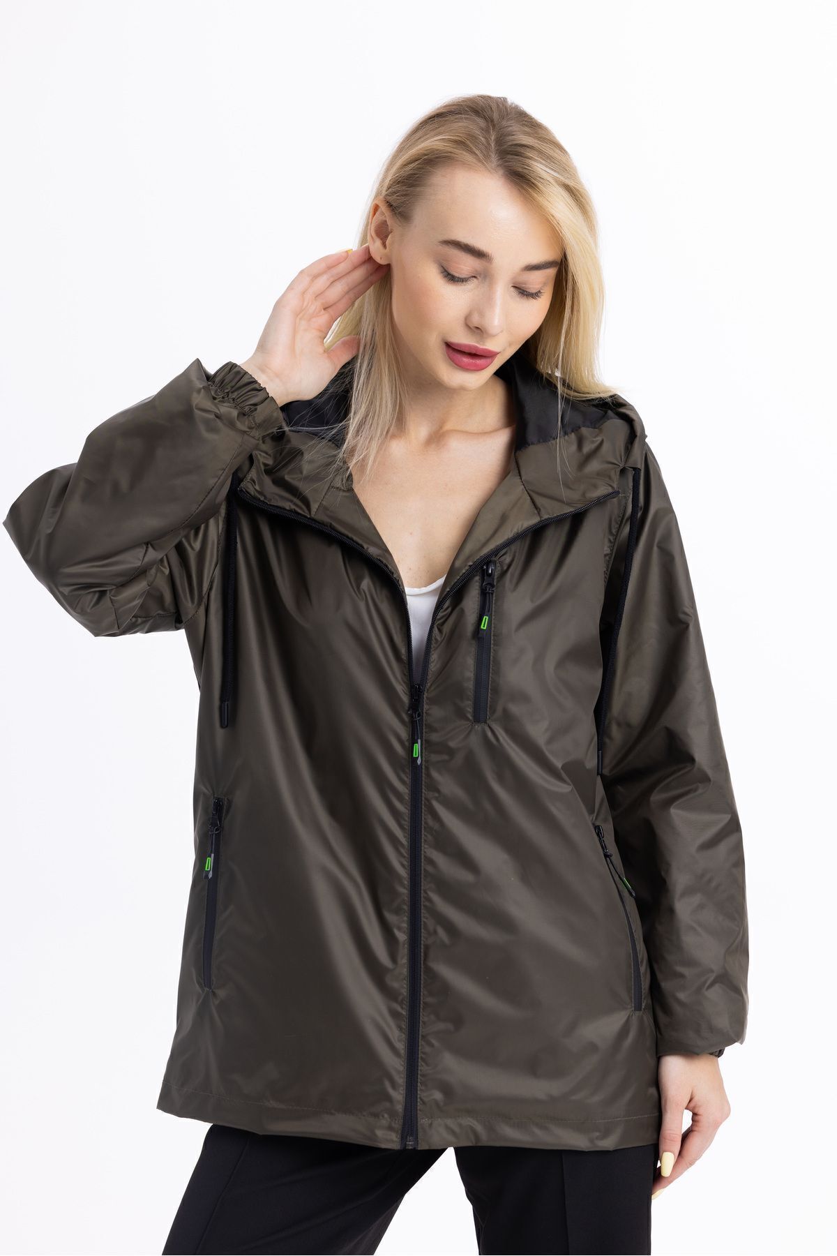 Goccix  Kadın Kapüşonlu Su ve Rüzgar Geçirmez Cepli İçi Astarlı Ultra Hafif Mevsimlik Yağmurluk - Görsel 2