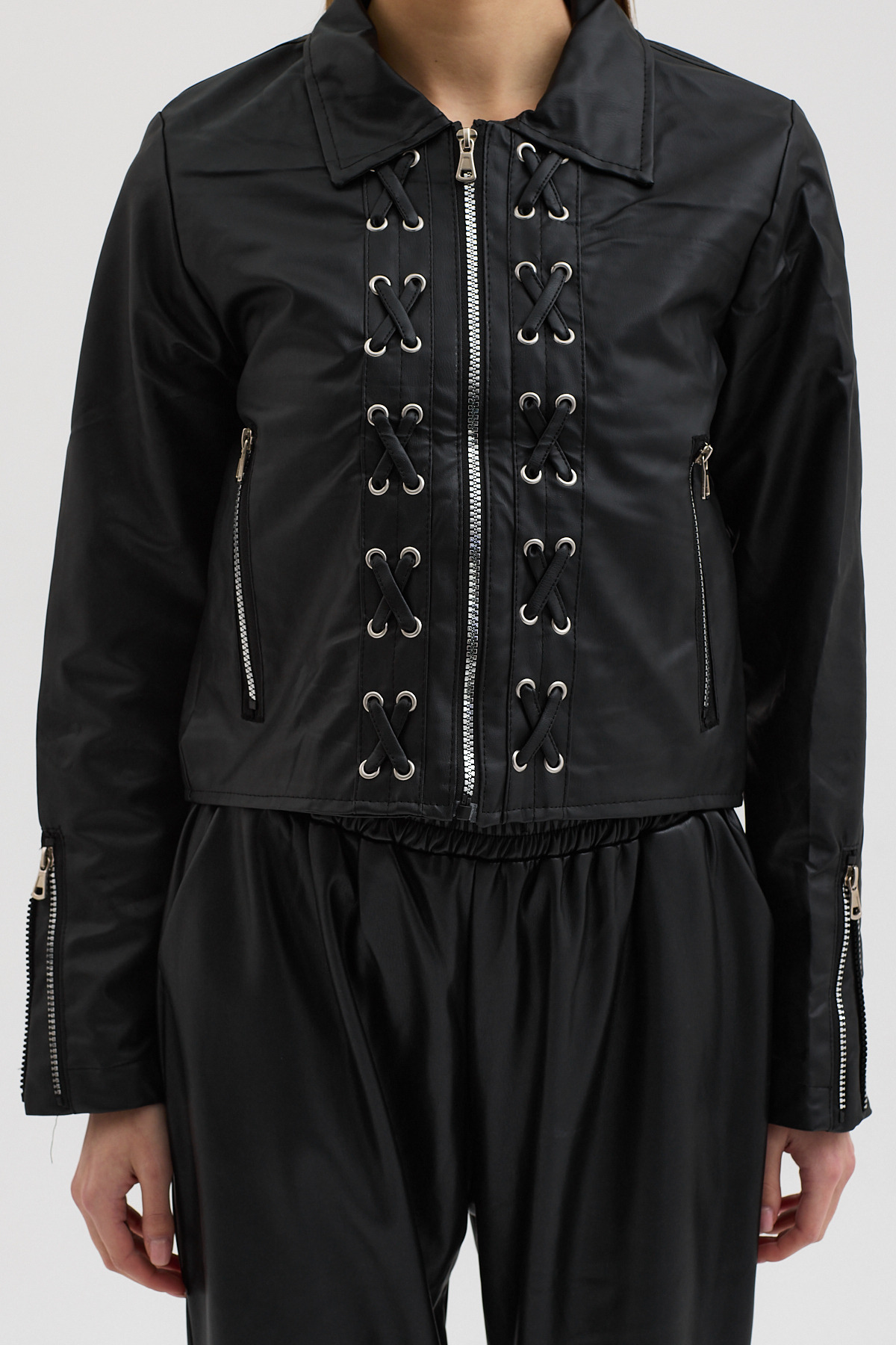 Lijuri  Siyah Önü Dikiş Detaylı Crop Deri Ceket 7108 - Görsel 5