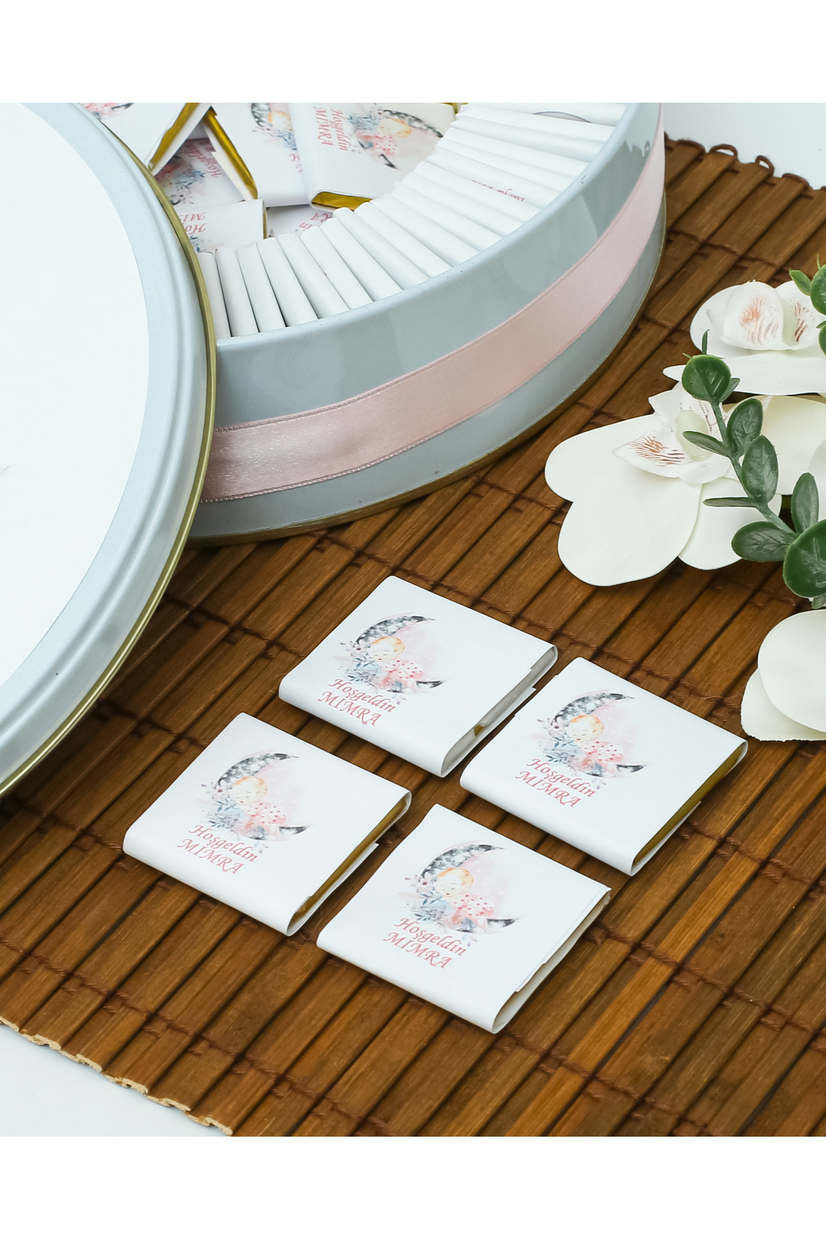 Genel Markalar 100 Adet Isme Özel Ayda Uyuyan Bebek Hediyelik Kız Bebek Doğum Çikolatası fotoğrafı 3 (önizleme)