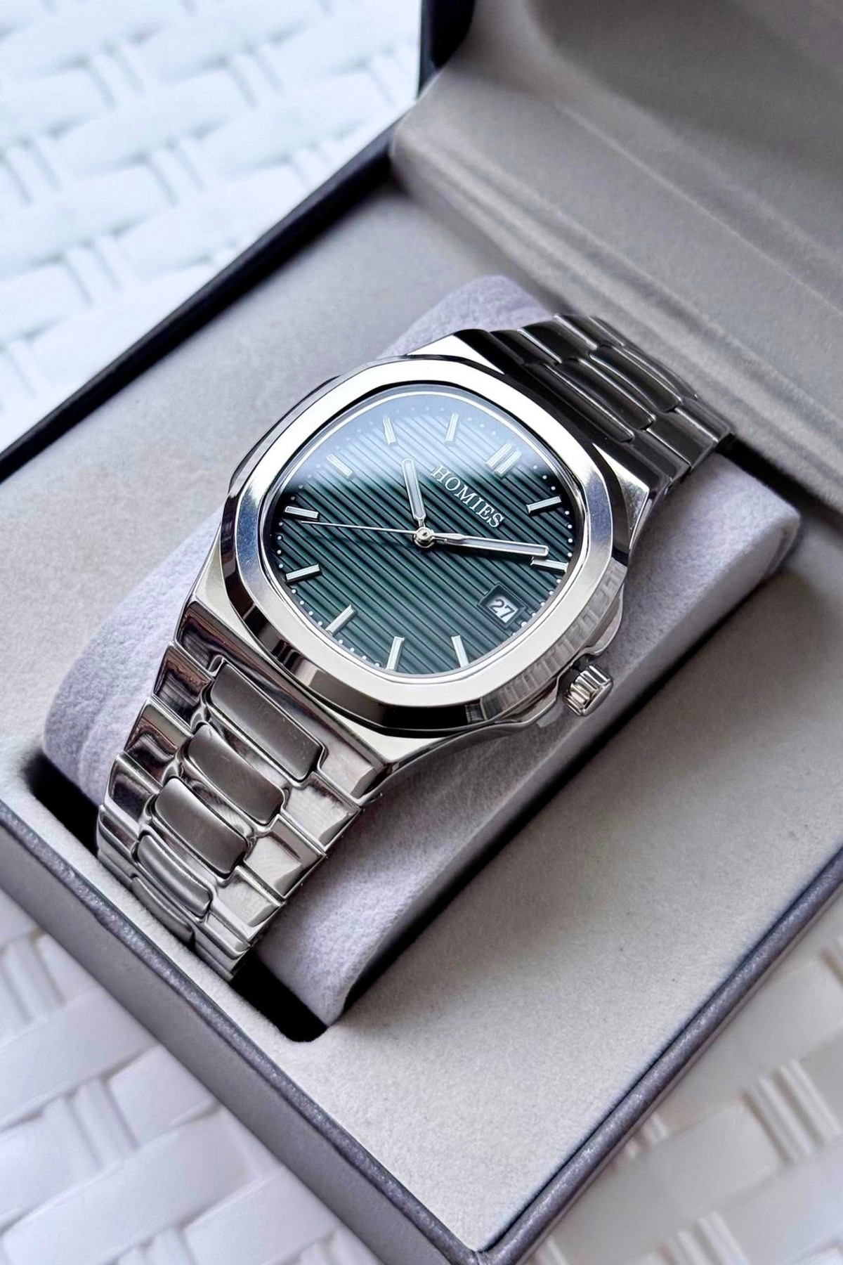 Homies  ERKEK KOL SAATİ TAKVİM GÖSTERGELİ,EŞREF TEK MODEL,HEDİYELİK KUTUSU VE BİLEKLİK HEDİYELİ .HMMYS50