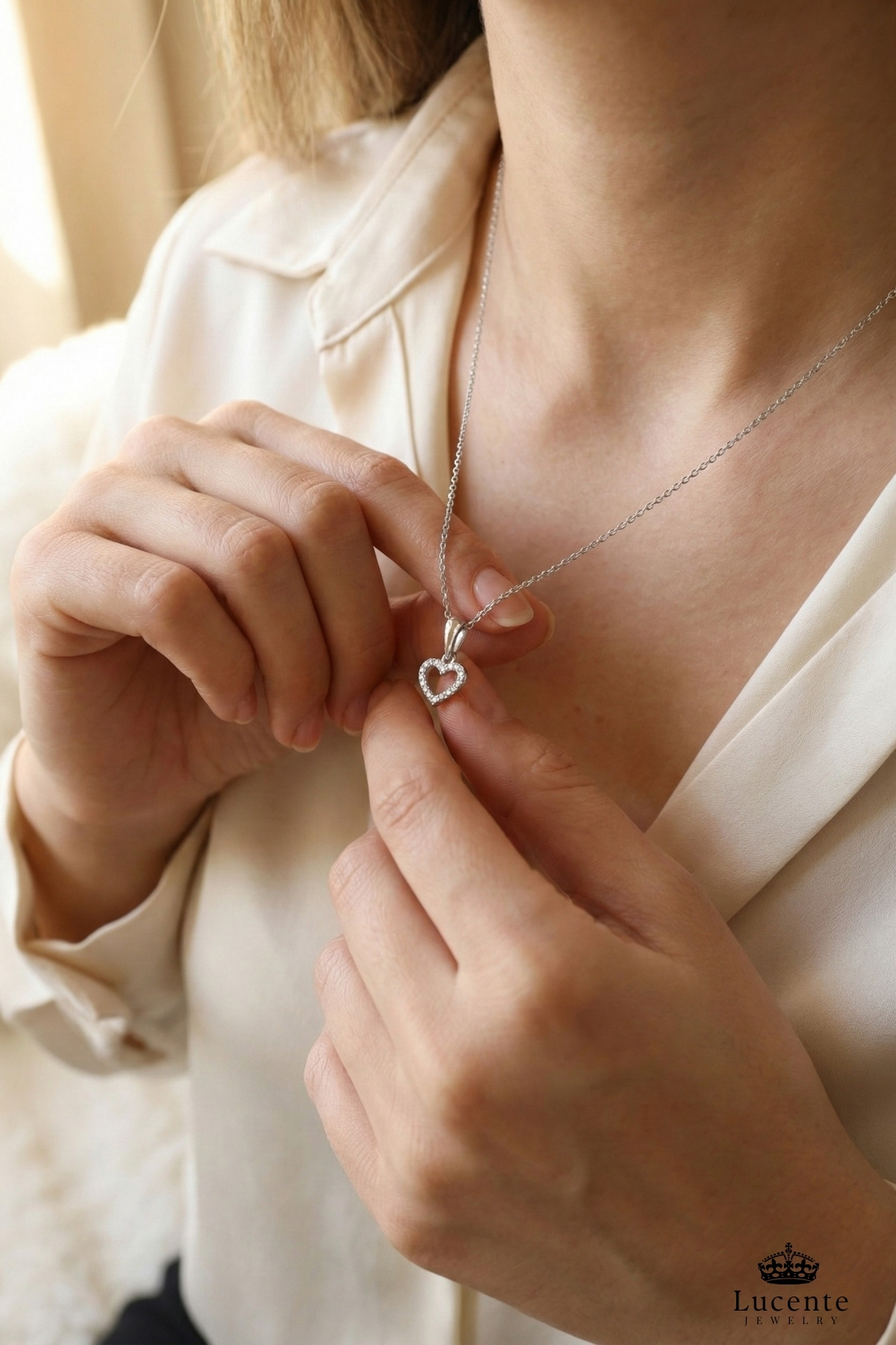 Lucente Jewellery Işıklı Hediye Kutulu Sonsuz Aşkın Simgesi 925 Ayar Luxury Serisi Beyaz Taşlı Minimal Kalp Gümüş Sevgiliye Eşe Anneye Özel Gün Hediyesi 45 Cm Zincirli Aşk Küpe Hediyeli Kalpli Şık & Zarif Kadın Kolye görsel 4
