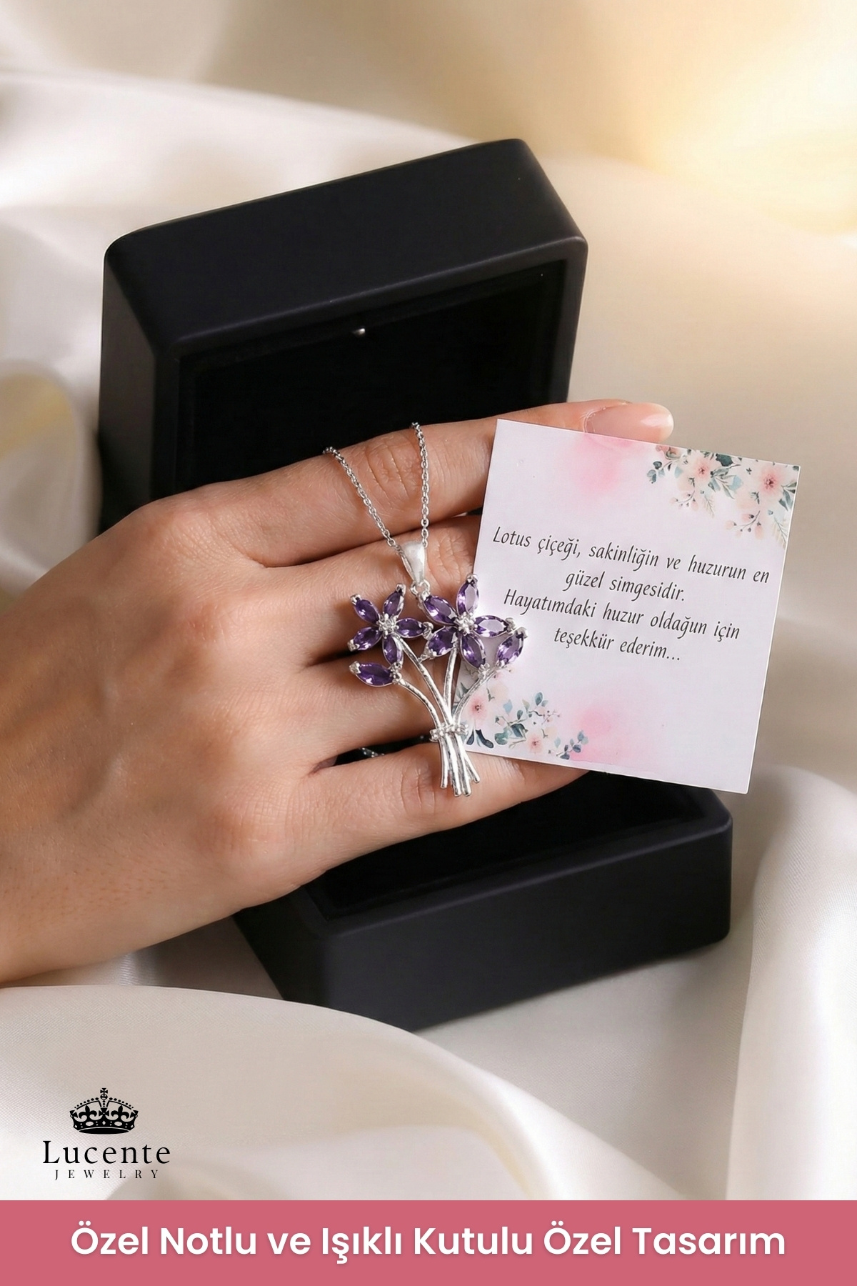 Lucente Jewellery Işıklı Hediye Kutulu 925 Ayar Luxury Serisi Mor Taşlı Lotus Kamelya Çiçeği Buketi Gümüş Özel Gün Hediyesi 45 Cm Zincirli Aşk Sevgi Dostluk Simgesi Küpe Hediyeli Markiz Kesim Taşlı Çiçek Buketi Kolye görsel 2
