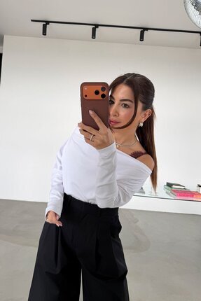 Özge Özgenç Kayık Yaka Kendinden Fitilli Bluz