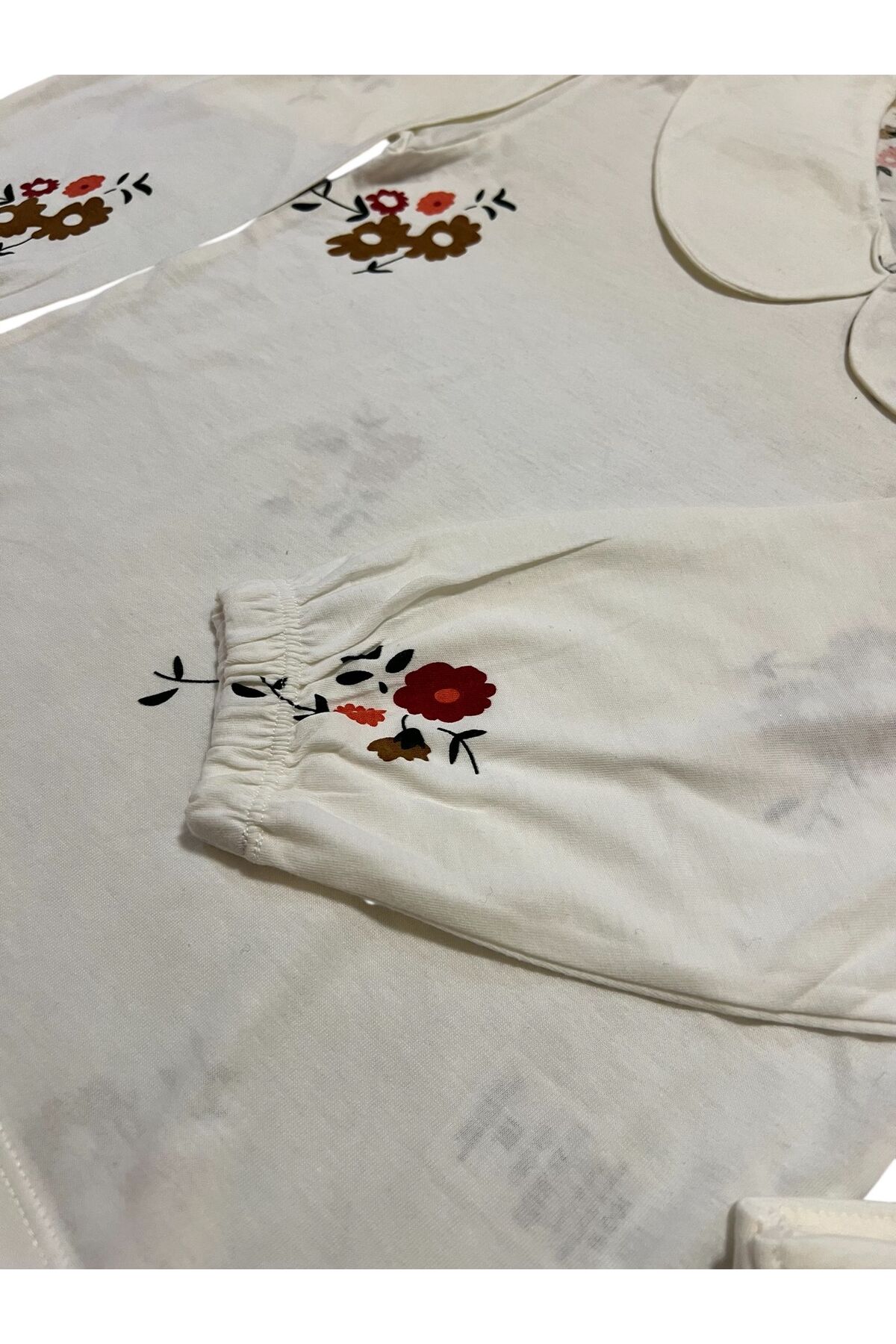 İsobel Kids BEYAZ ÖNLÜK YAKA ÇİÇEK DESENLİ %100 PAMUK SÜPREM KUMAŞ KIZ ÇOCUK PİJAMA TAKIMI fotoğrafı 6 (önizleme)