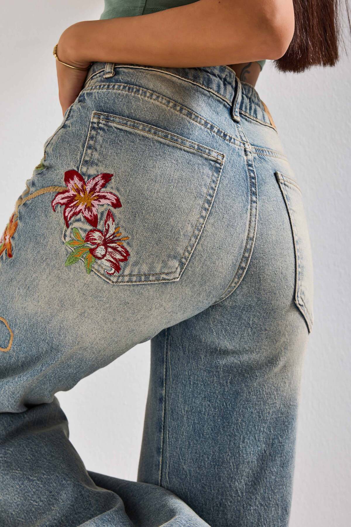 it's basic  Kadın T.Kot Rengi 4s6-32 Flare Fit Elastan Kumaş Özel Nakış Detaylı Tasarım Denim Jean - Görsel 7