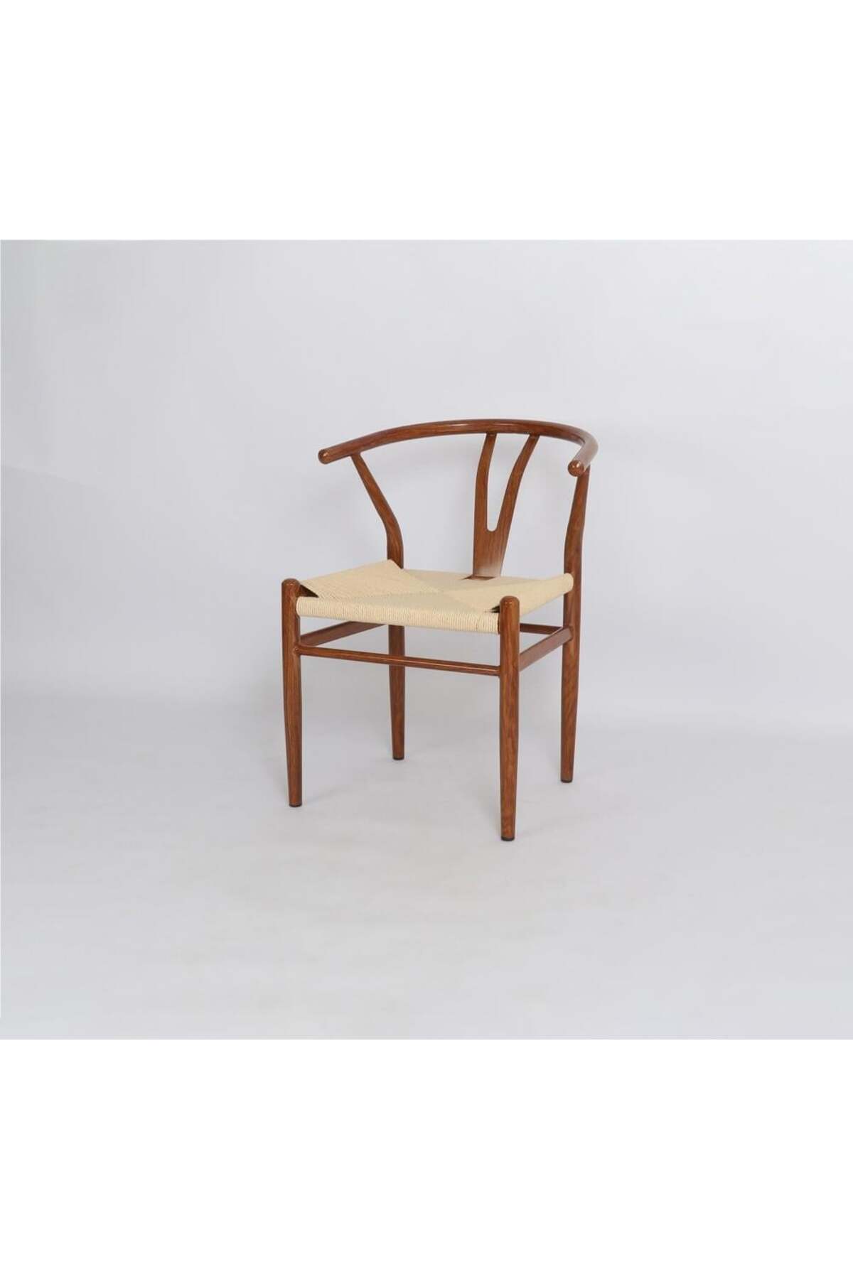 كرسي حديقة معدني عصري بتصميم مريح وأنيق