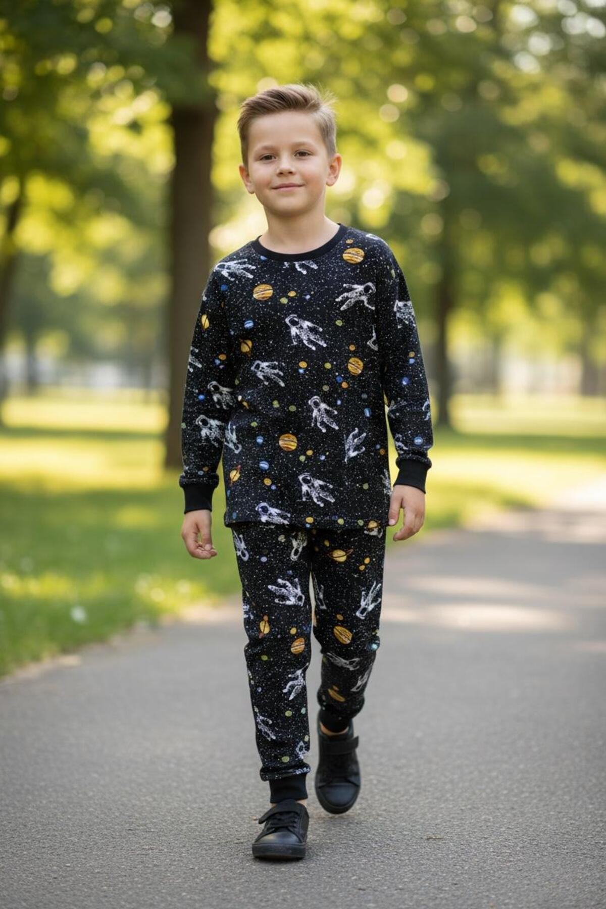 İsobel Kids SİYAH %100 PAMUK SÜPREM KUMAŞ İKİ İPLİKLİ ÇİFT CEPLİ ERKEK ÇOCUK PİJAMA TAKIMI fotoğrafı 2 (önizleme)