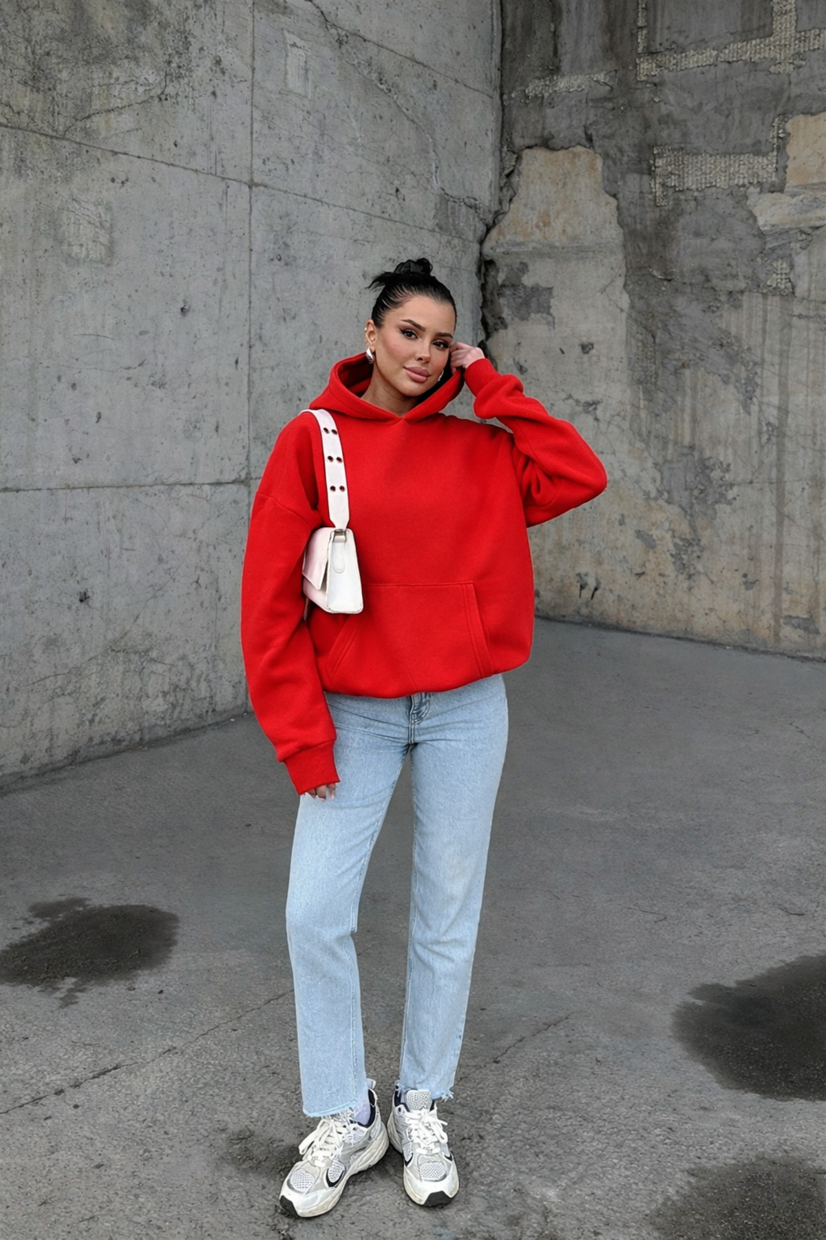 YAKAMEL KADIN KIRMIZI 3 İPLİK OVERSİZE RAHAT GÜNLÜK YUMUŞAK KAPÜŞONLU SWEATSHIRT görsel 3