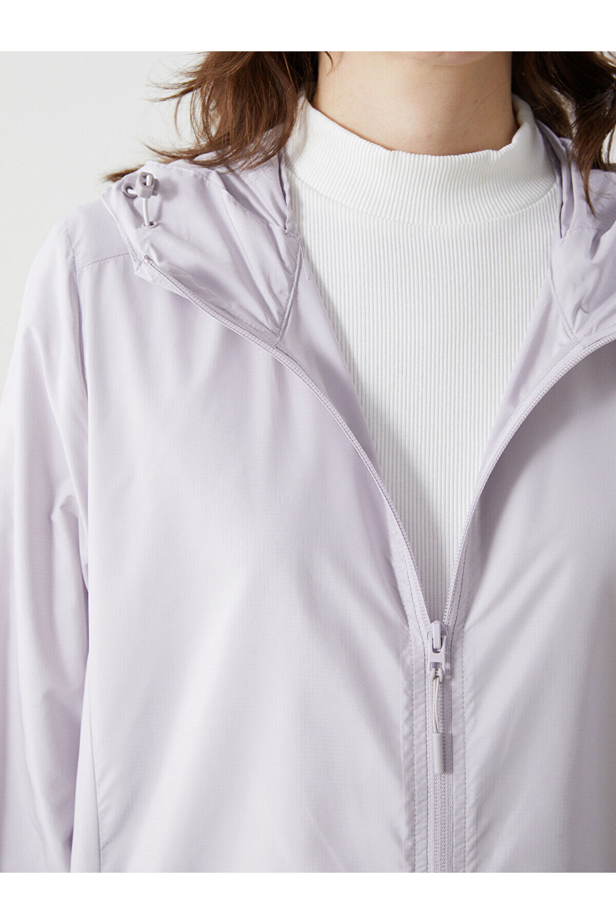 LC Waikiki  Seray Yeni Sezon Kapüşonlu Kadın Yağmurluk - Görsel 4