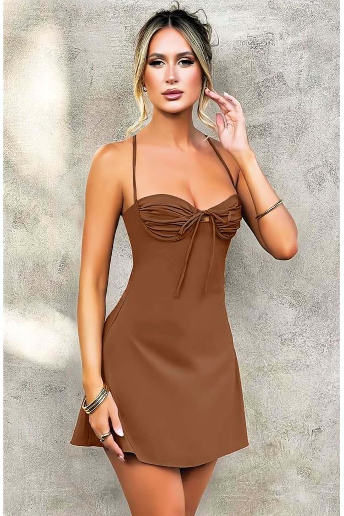 Aria's Closet Arias Closet Özel Tasarım İnce Askılı Sırt Dekolteli Kahverengi Mini Saten Gecelik