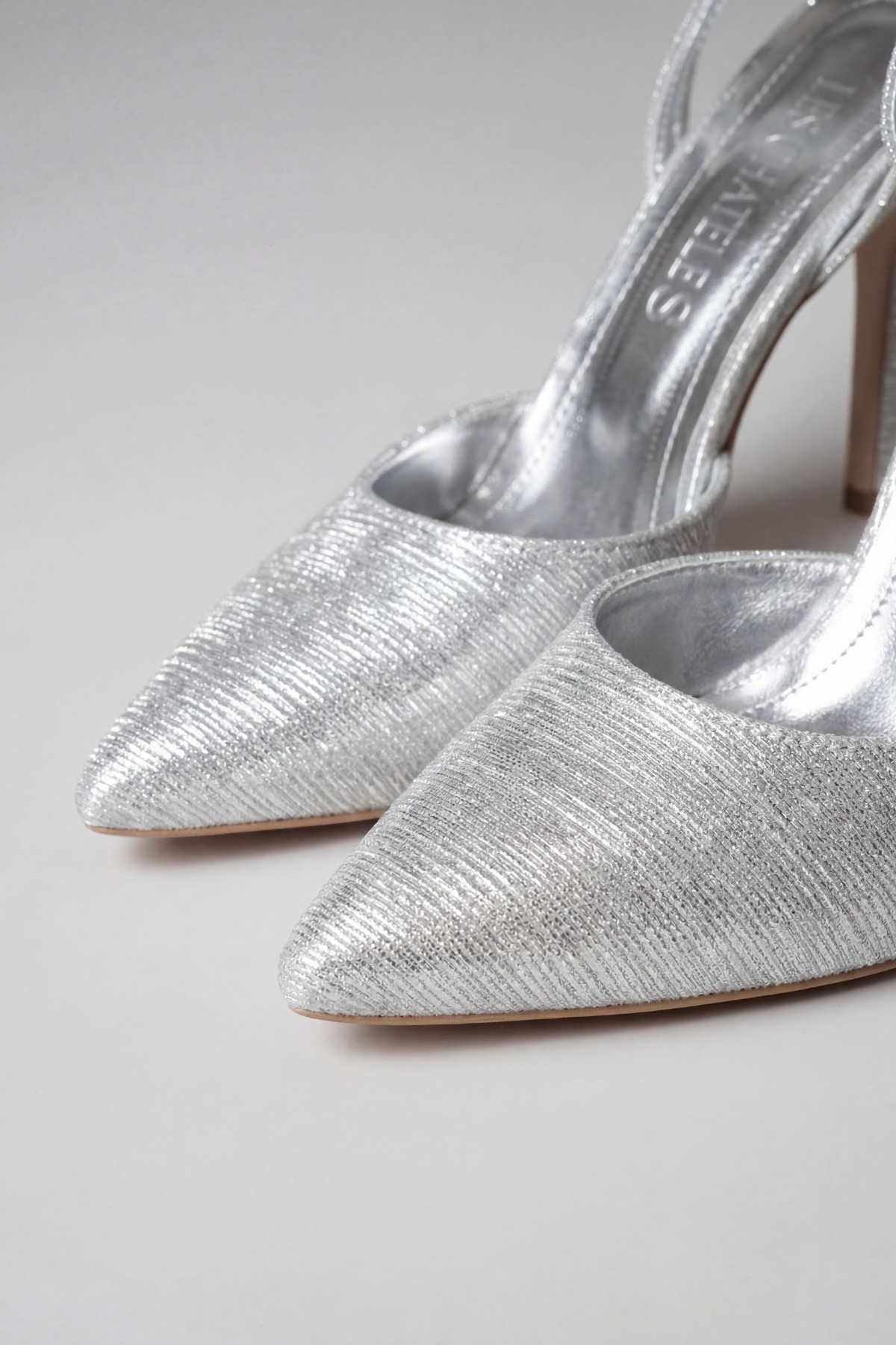 Les Chatelets  Éclat de Nuit Bilekten Bağlamalı Simli Gümüş Abiye Ayakkabı - Görsel 3
