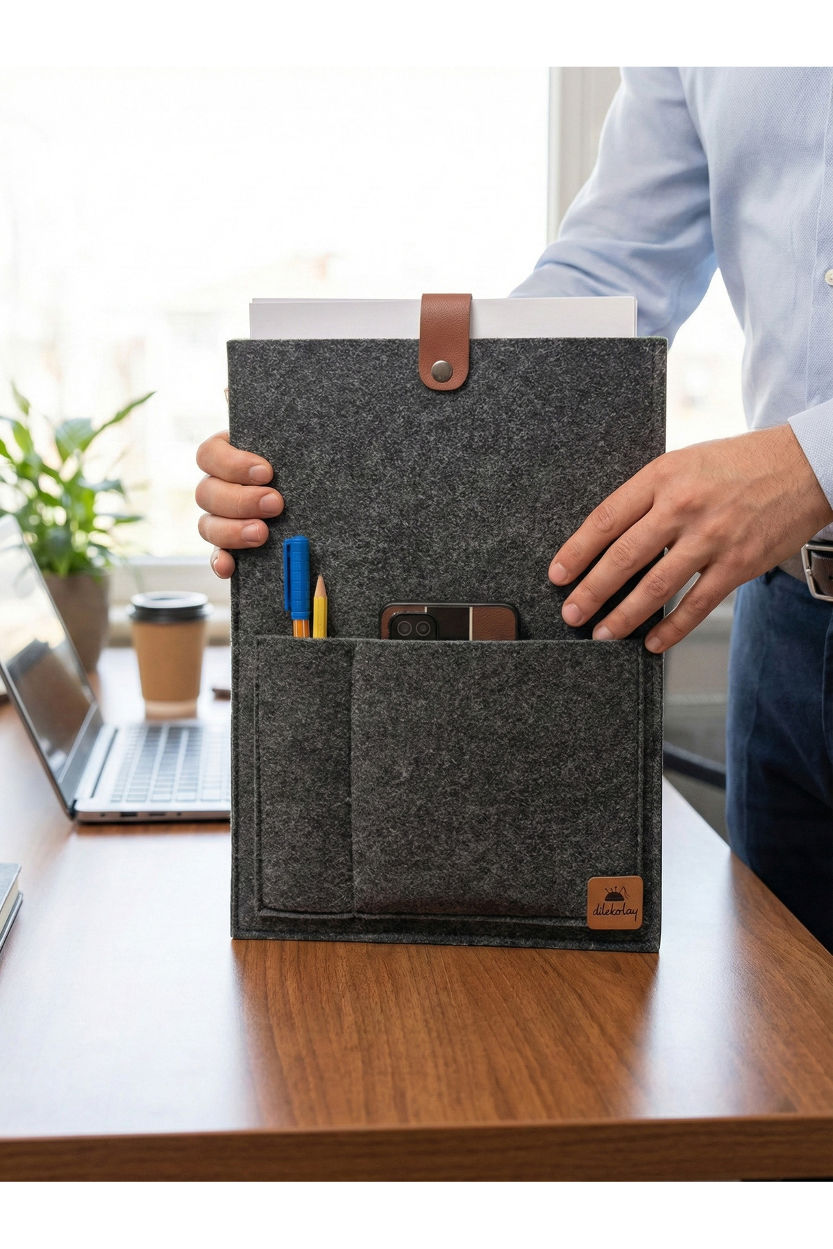 dilekolay  Ofis Asistanı: Cepli Keçe Dosya ve Tablet Çantası – Antrasit Gri (34x24 cm)
