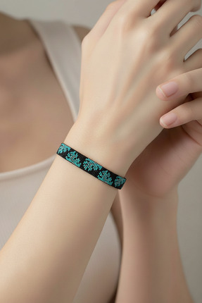 Her Touch El Emeği Yaprak Motifli Kum Boncuk Kadın Bileklik - 14 cm