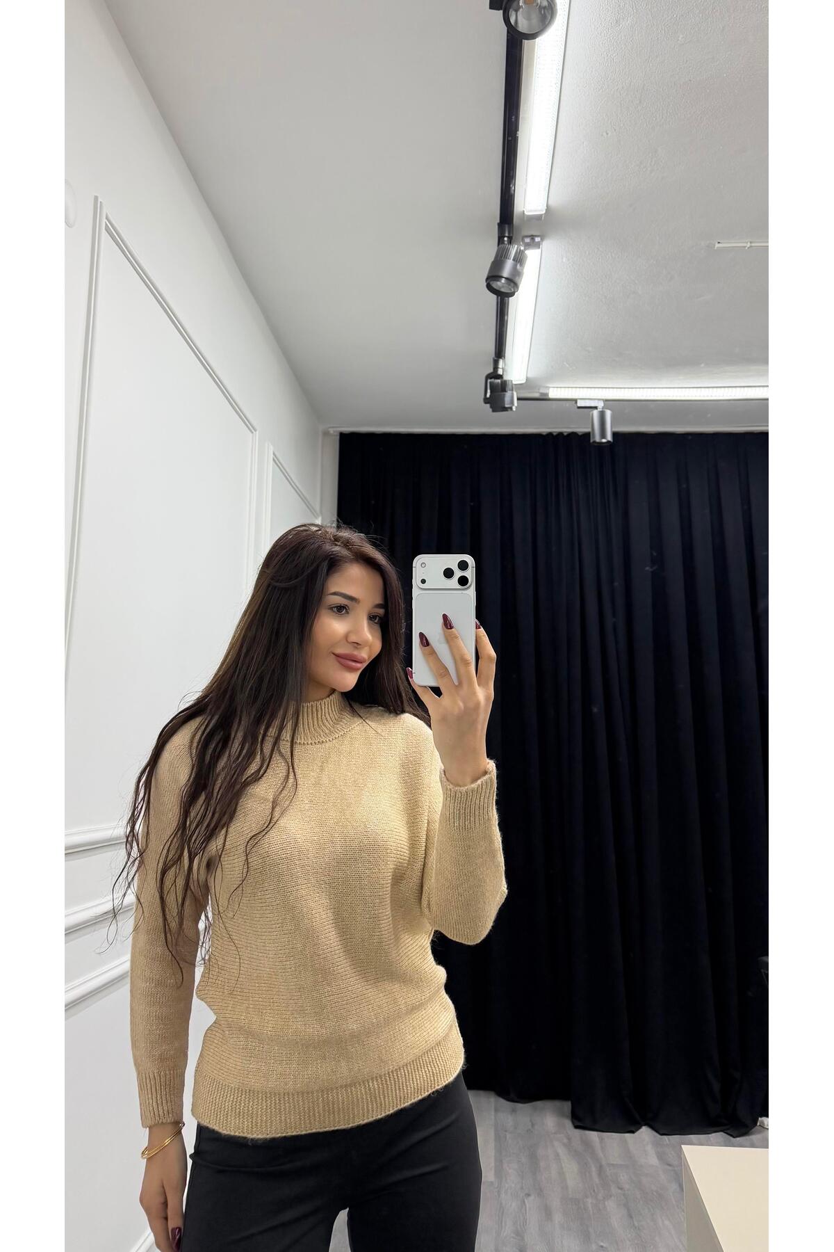 Daves  Kahve Dik Yaka Loose Fit Triko Kazak