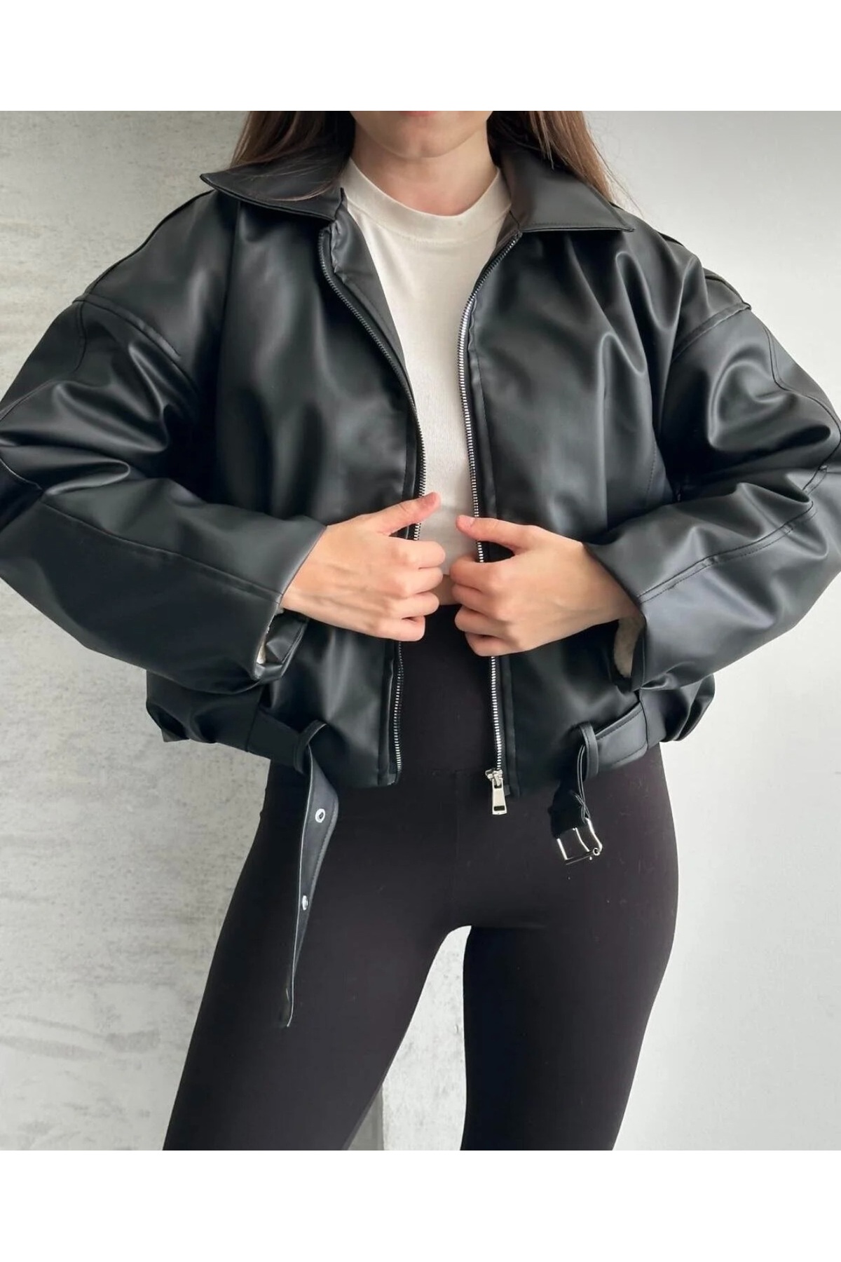 ÖNER  Kadın Yeni Sezon İçi Peluş Detaylı Kemerli Deri Ceket - Görsel 2