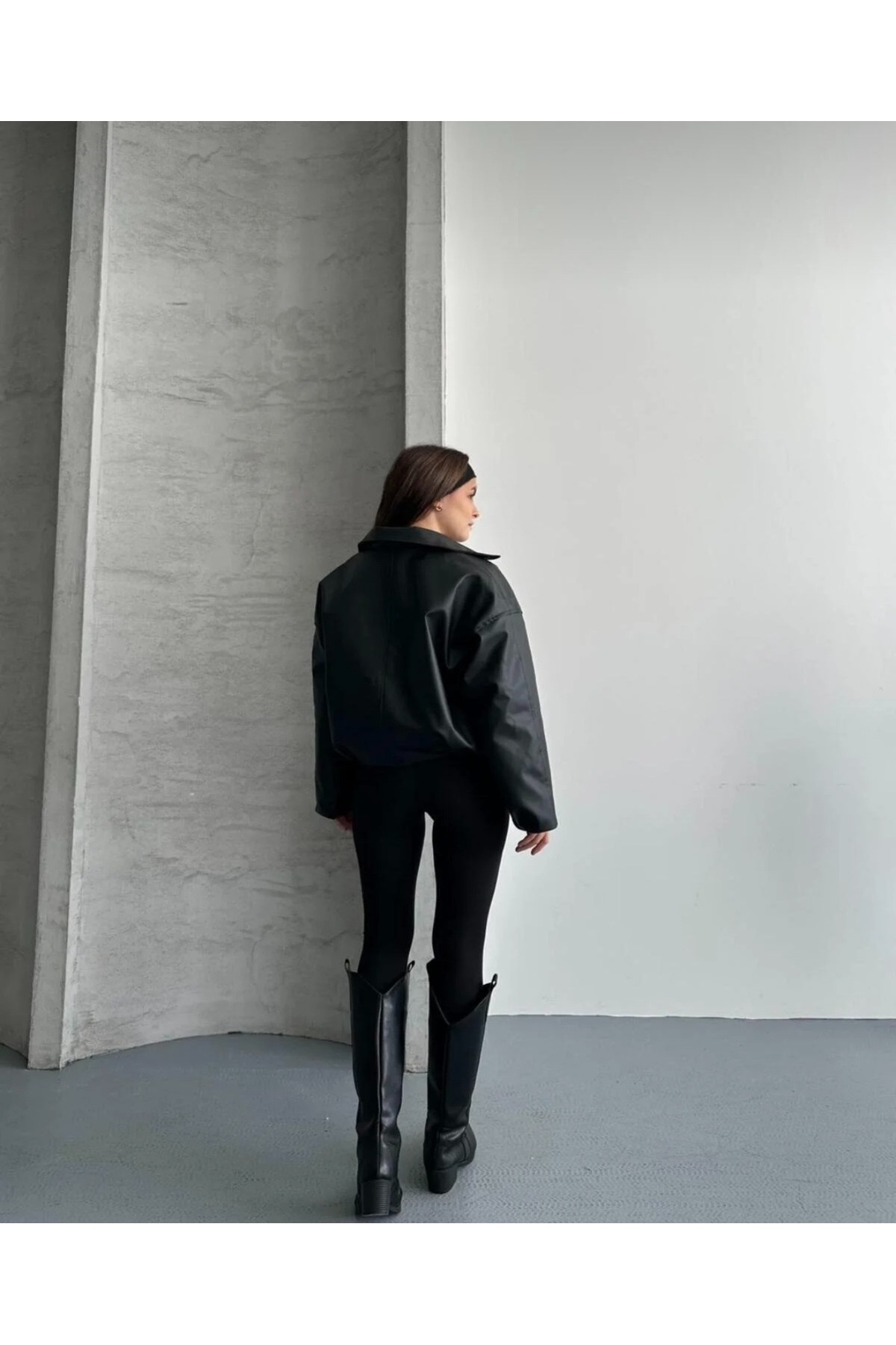 ÖNER  Kadın Yeni Sezon İçi Peluş Detaylı Kemerli Deri Ceket - Görsel 3