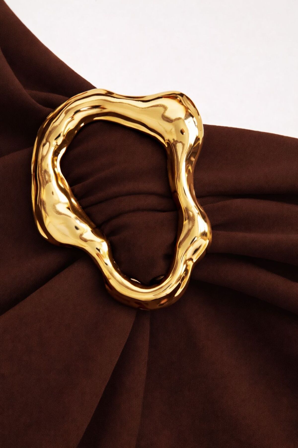 MYCPARL  Kahve Kadın Dik Yaka Toka Detaylı Kuşaklı Toparlayıcı Kalıp Mini Tasarım Elbise - Görsel 3