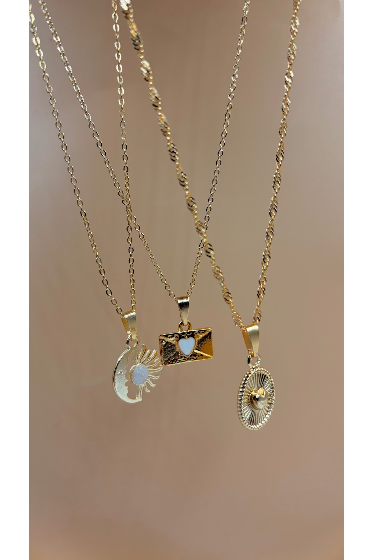 Eylülün Takısı  Kadın Gold Renk 3’lü Kalpli Kolye - Görsel 4