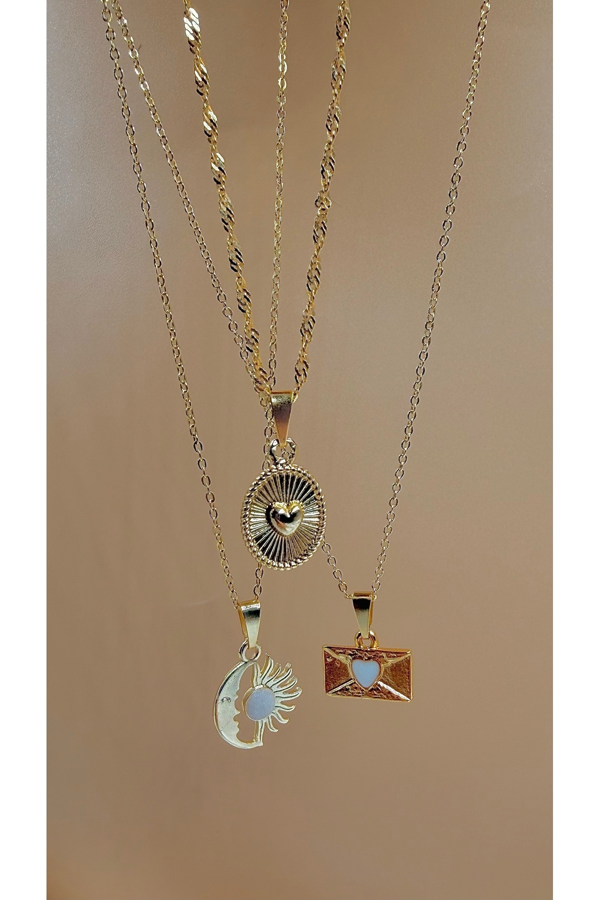 Eylülün Takısı  Kadın Gold Renk 3’lü Kalpli Kolye - Görsel 2