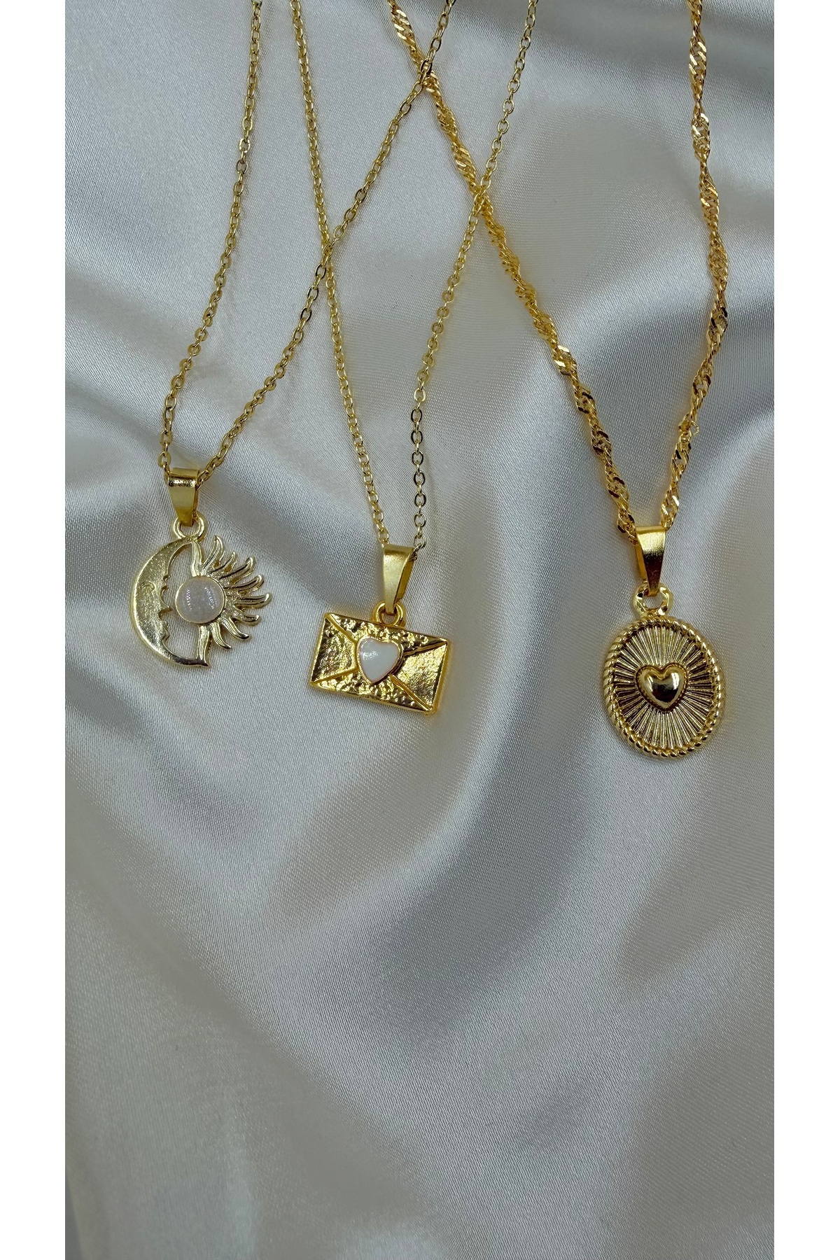 Eylülün Takısı  Kadın Gold Renk 3’lü Kalpli Kolye - Görsel 3