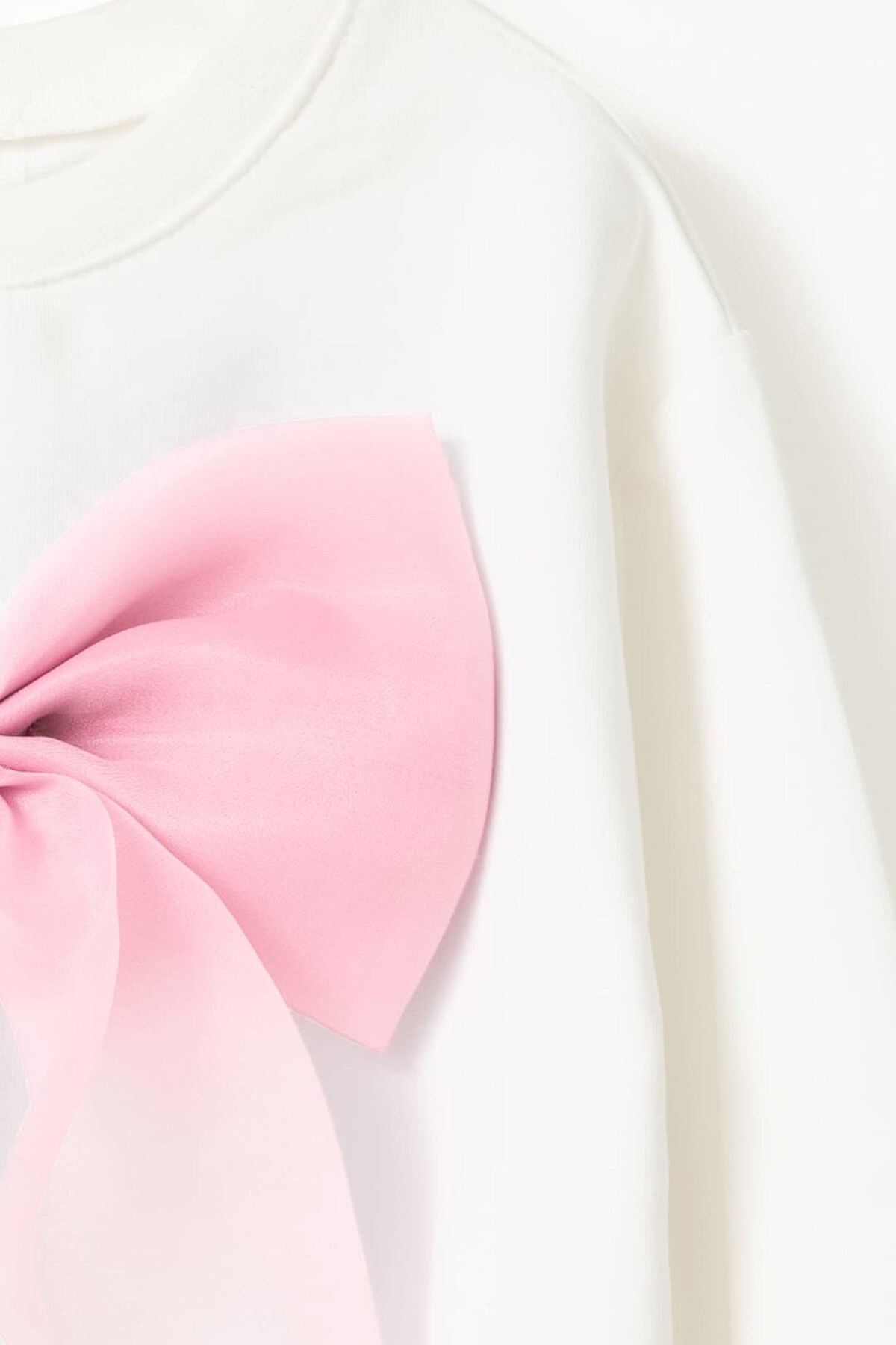 سترة قصيرة من الأورجانزا مع فيونكة من أناستازيا