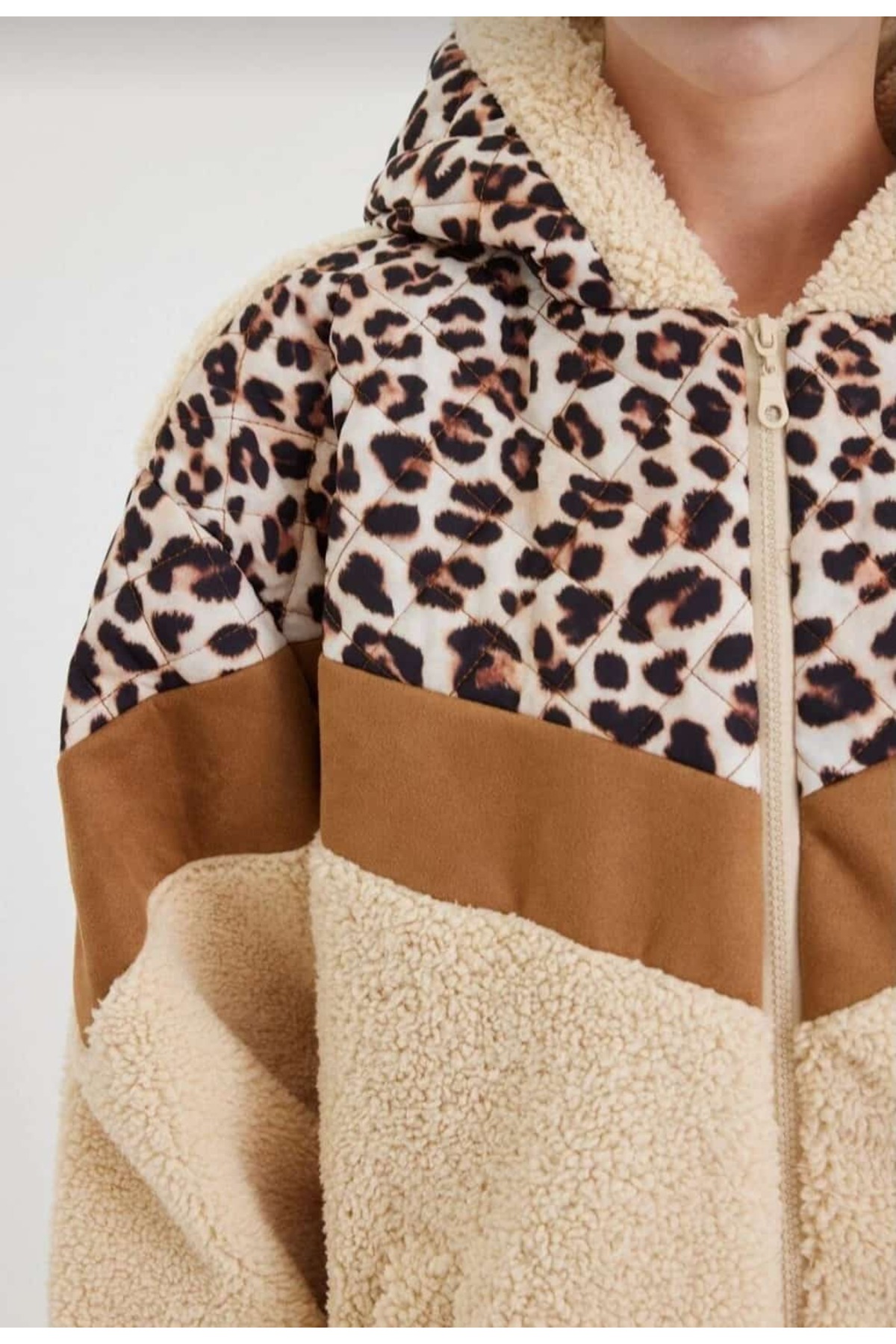 TMGediz Kadın Kapüşonlu Leopar Desenli Peluş Teddy Mont görsel 3
