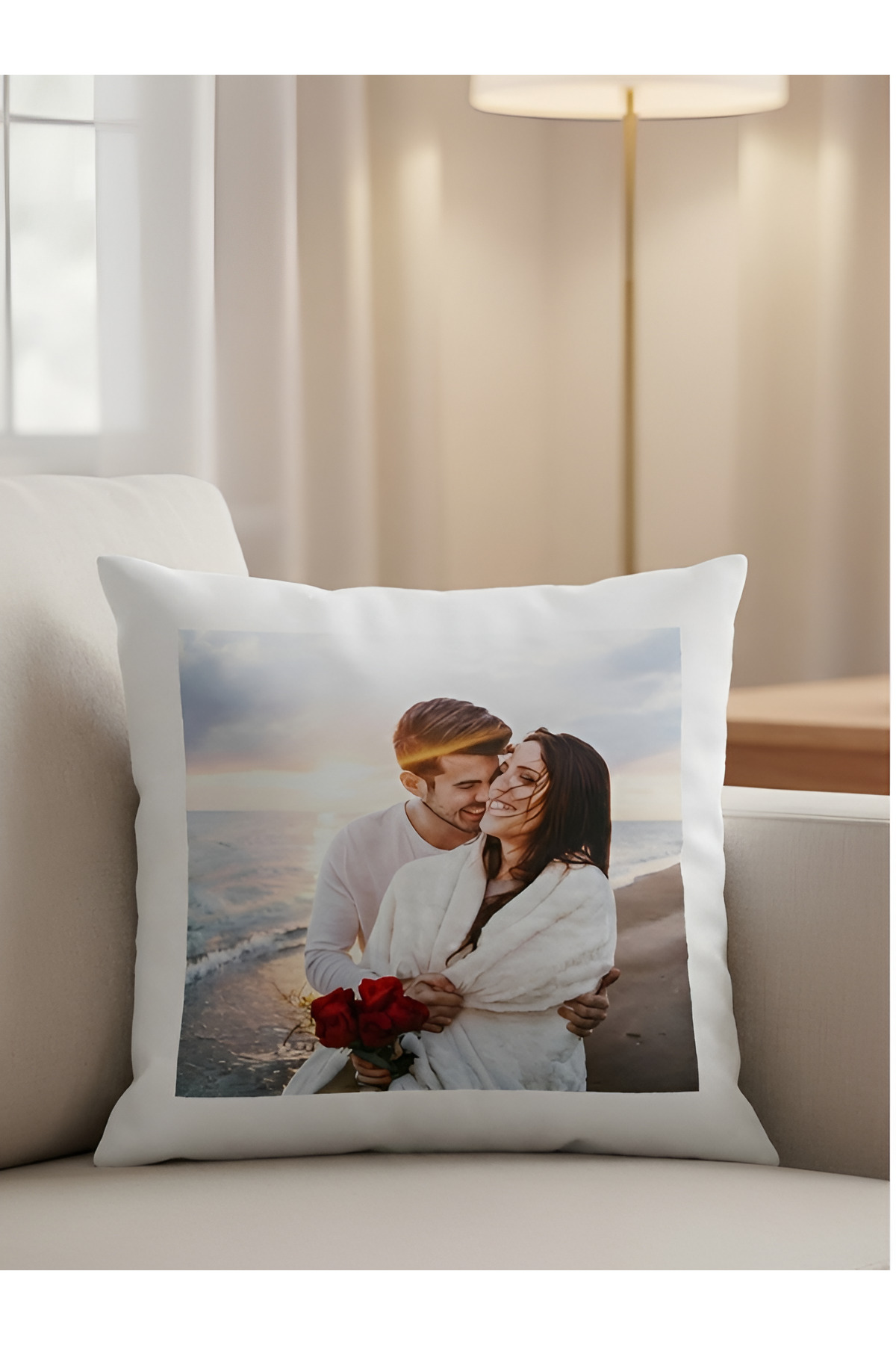 Beyaz Kişiye Özel Resimli Yastık – Fotoğraf ve Yazı Baskılı Özel Tasarım