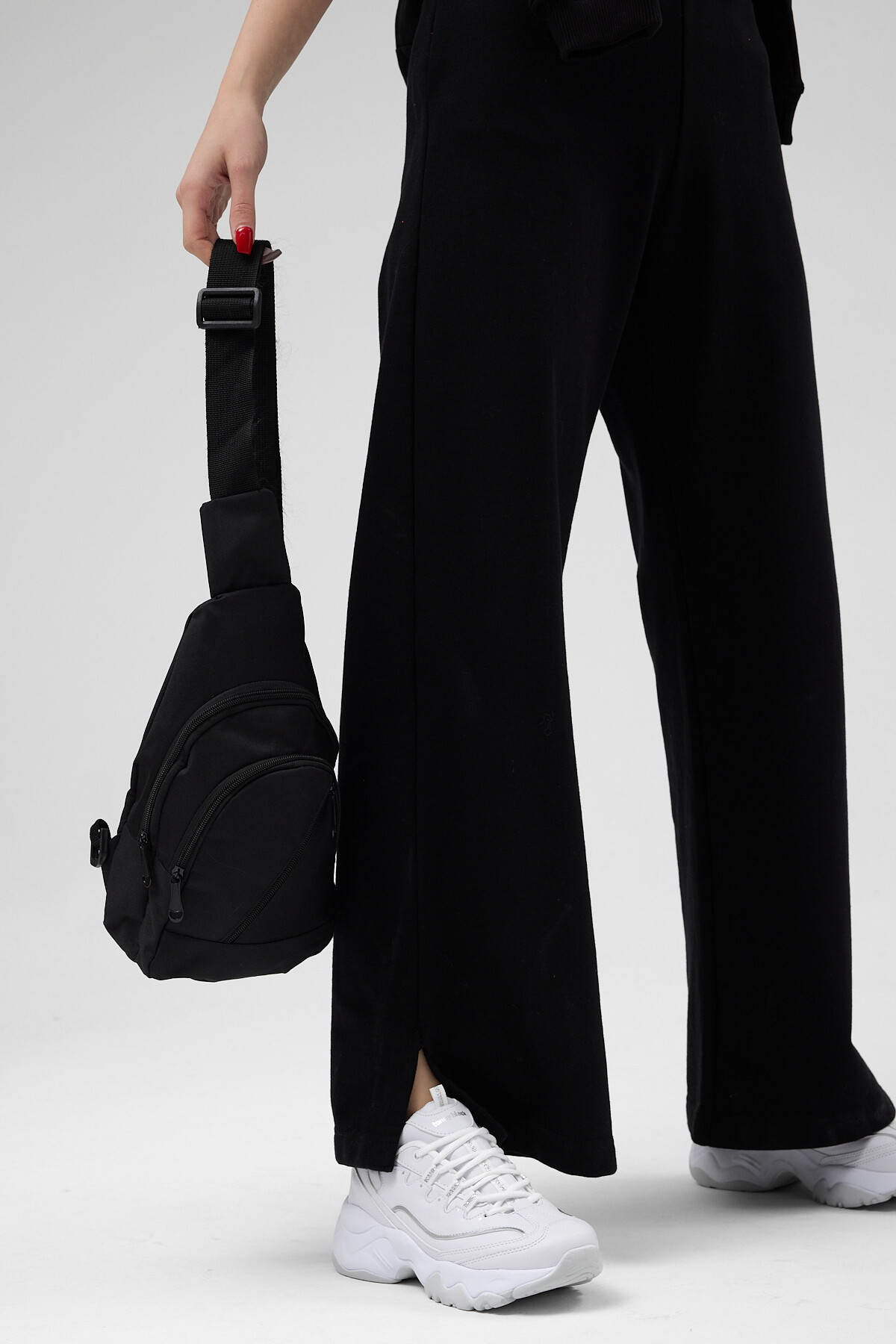 Tonny Black Unisex Siyah Çok Bölmeli Su İtici Kumaş Çapraz Göğüs ve Omuz Çantası görsel 2