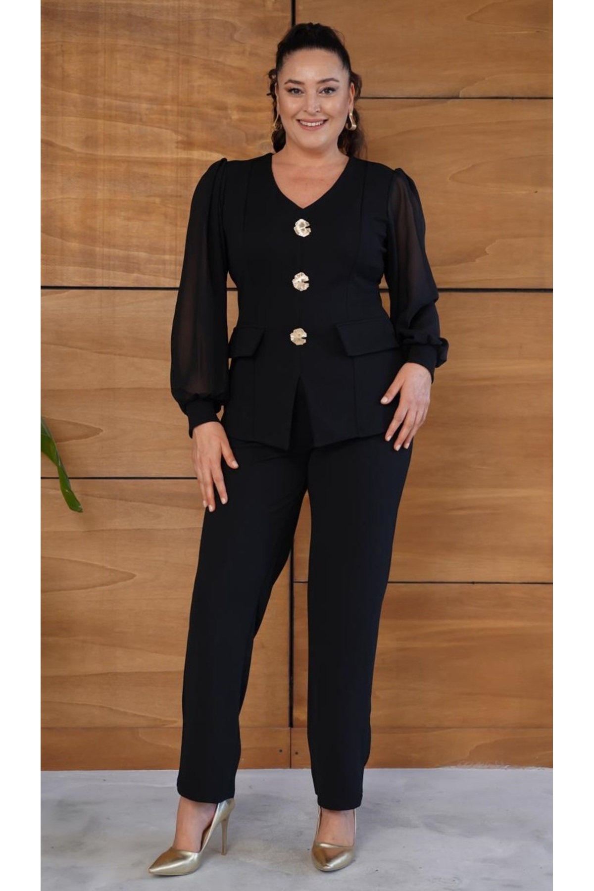 Butik Nilyam  Kadın Büyük Beden V Yaka Şifon Kol Cep Kapaklı Broş Detaylı Bluz Pantolon Abiye Takım 25064 - Görsel 8