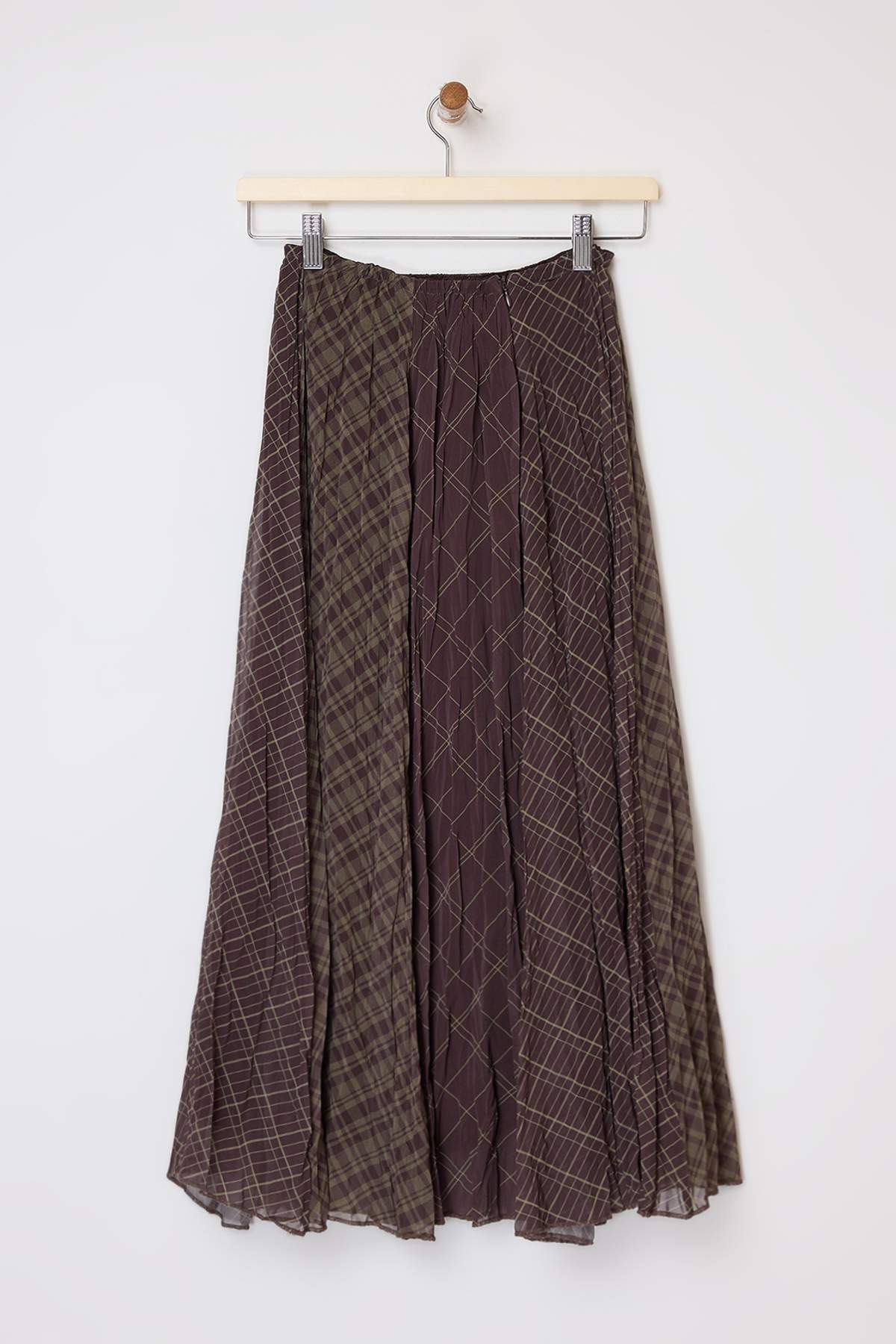 Trendyolmilla  Haki-Kahverengi Ekoseli Astarlı Şifon Kırışık Efektli Maxi Asimetrik Etek TWOSS26ET00045 - Görsel 8