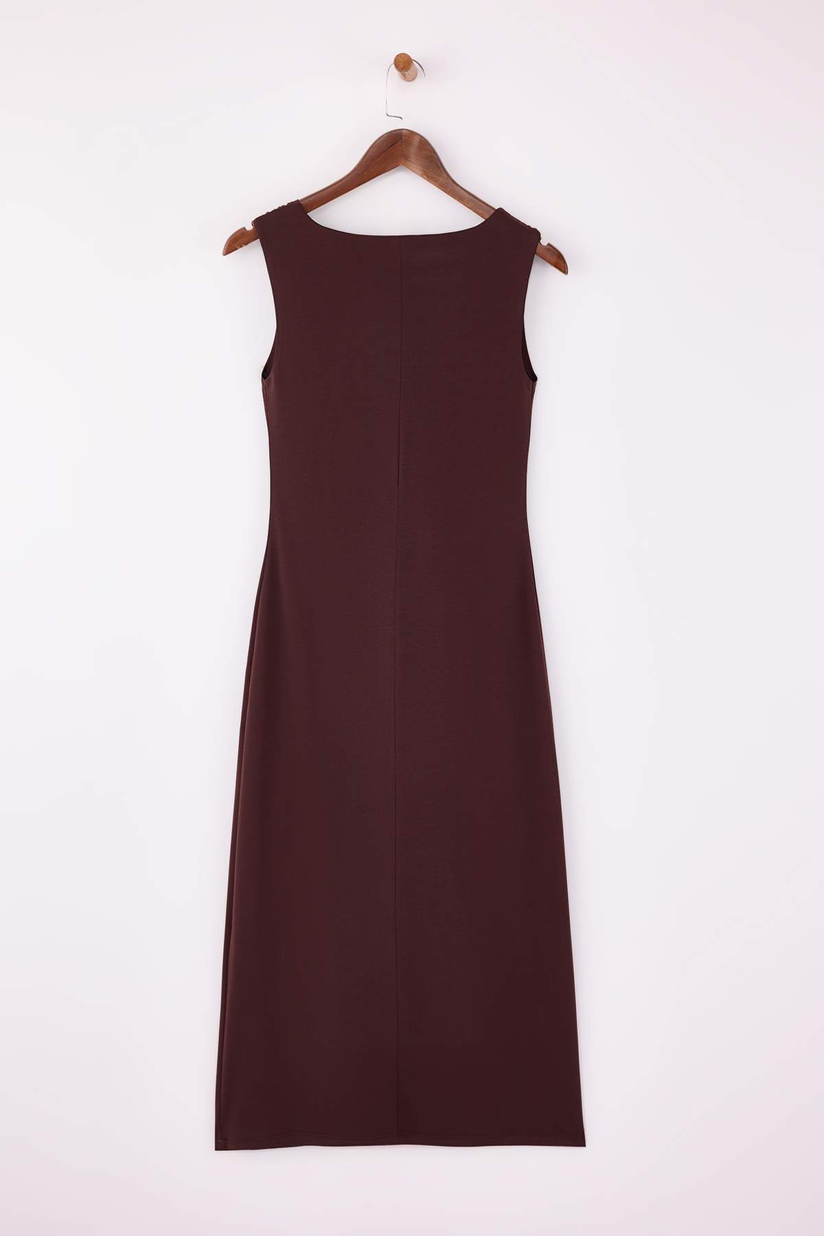 Trendyolmilla  Koyu Kahverengi Bodycon Asimetrik Yaka Aksesuar Detaylı Maxi Esnek Örme Elbise TWOSS26EL00026 - Görsel 7