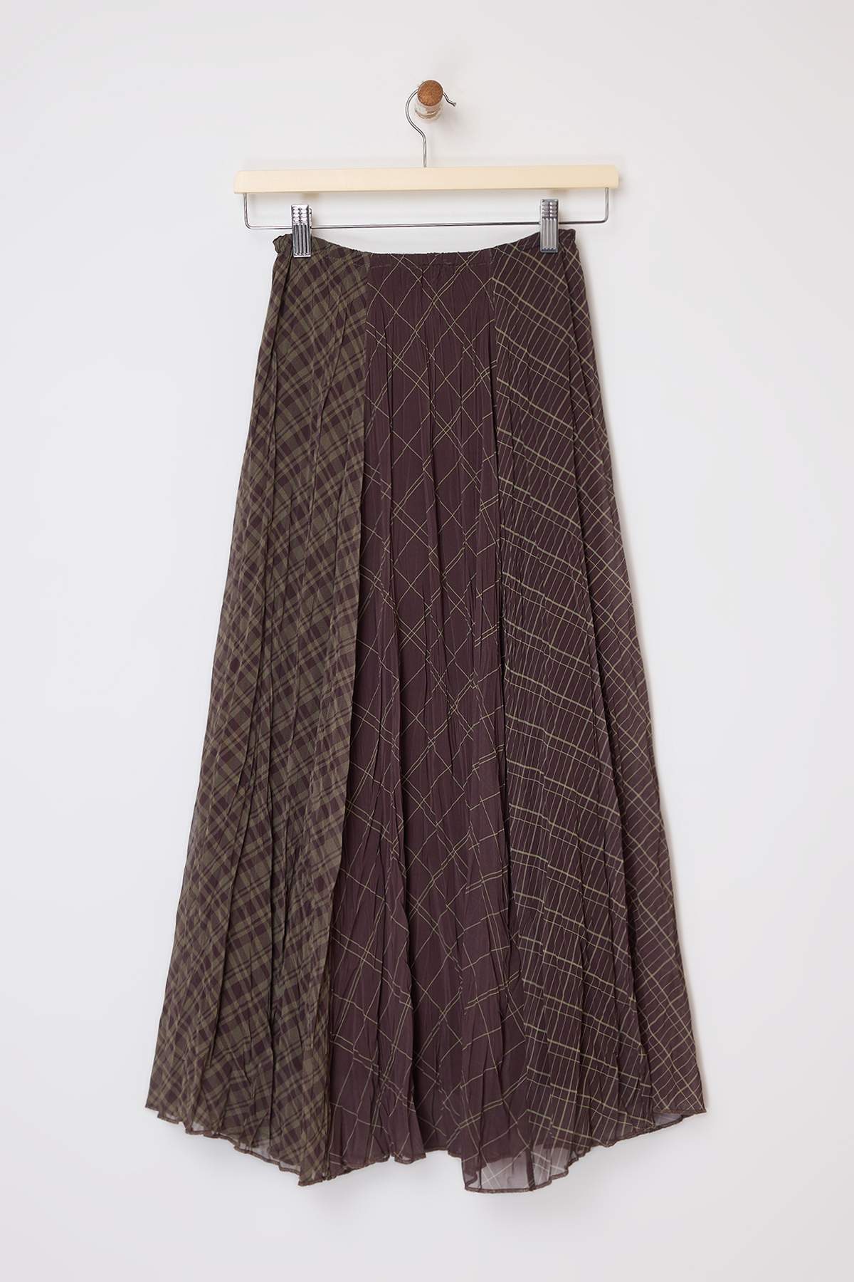 Trendyolmilla  Haki-Kahverengi Ekoseli Astarlı Şifon Kırışık Efektli Maxi Asimetrik Etek TWOSS26ET00045 - Görsel 7