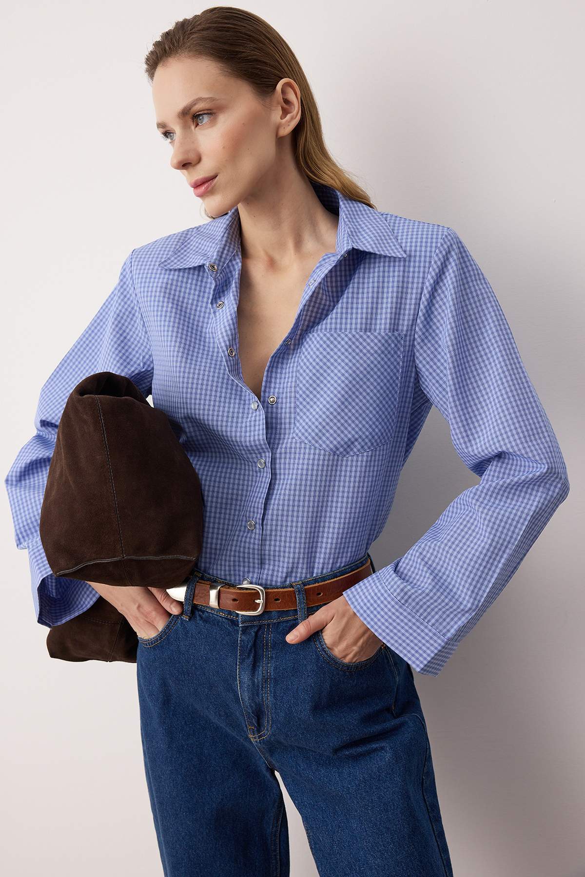 Trendyol Collection Blau kariertes, wattiertes Oversize-Hemd mit breiten Mans...