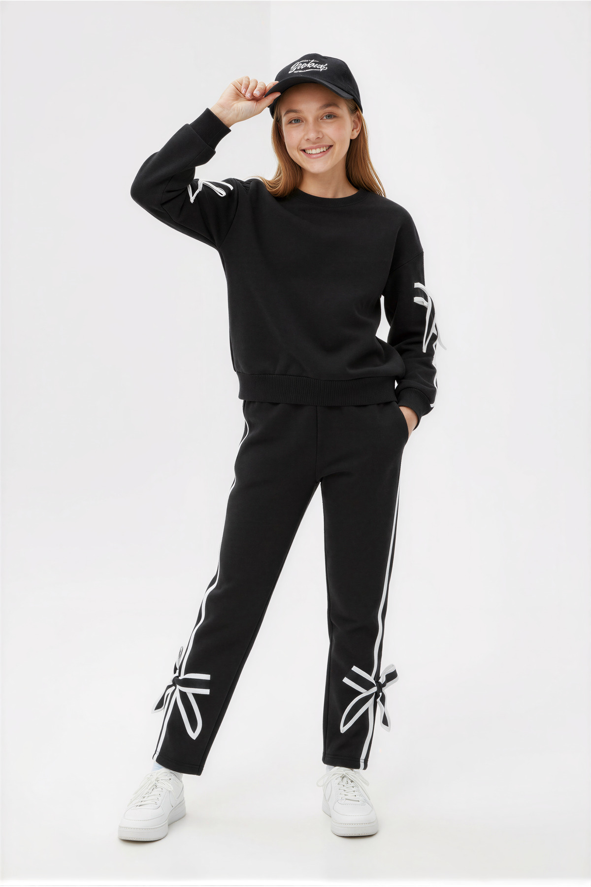 uyguntarz Kız Çocuk Siyah Yanları Şeritli Fiyonk Detaylı İkili Eşofman Takımı (3-12Yaş) fotoğrafı 3 (önizleme)