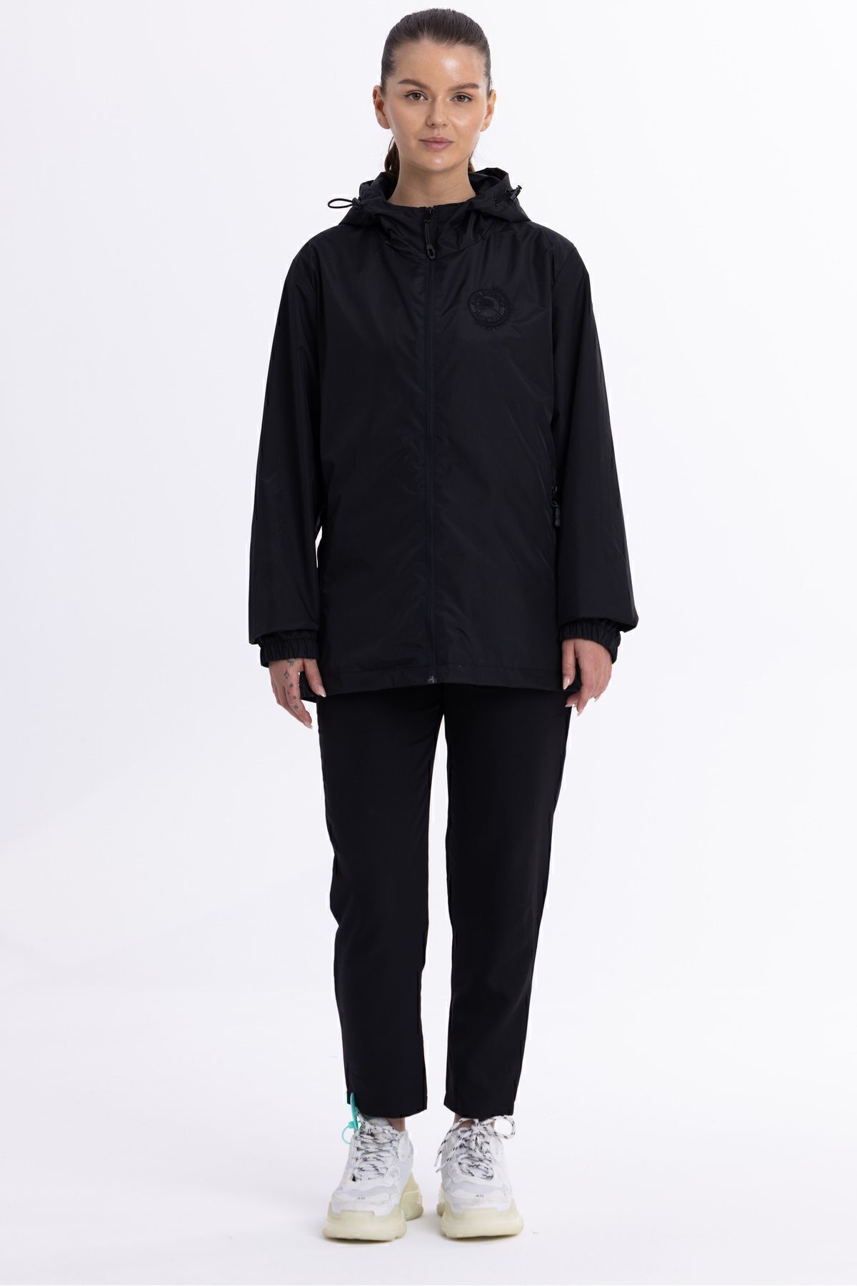 QAWWA  Kadın Kapüşonlu Su ve Rüzgar Geçirmez Cepli İçi Astarlı Ultra Hafif Mevsimlik Yağmurluk - Görsel 3