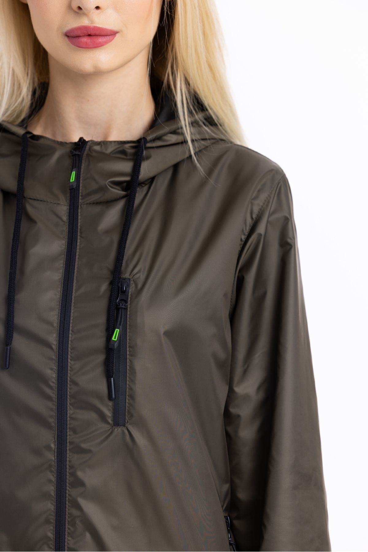 Goccix  Kadın Kapüşonlu Su ve Rüzgar Geçirmez Cepli İçi Astarlı Ultra Hafif Mevsimlik Yağmurluk - Görsel 5