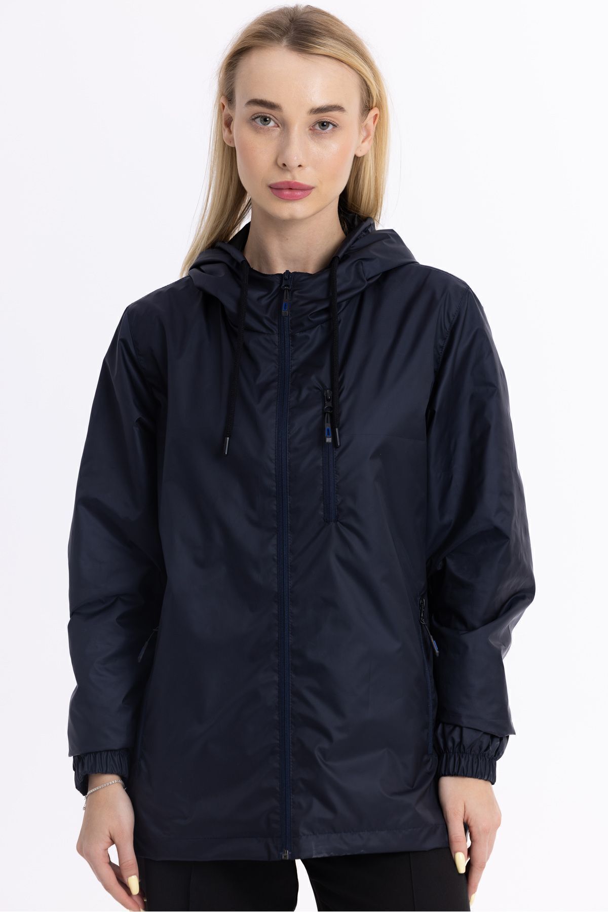 Goccix  Kadın Kapüşonlu Su ve Rüzgar Geçirmez Cepli İçi Astarlı Ultra Hafif Mevsimlik Yağmurluk - Görsel 3