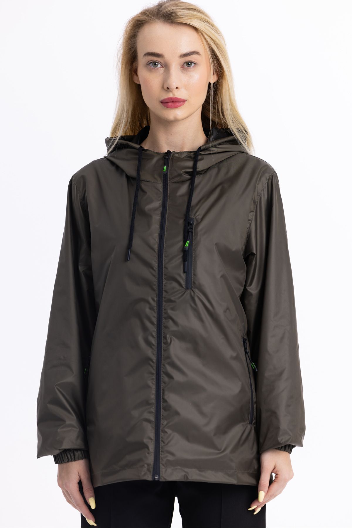 Goccix  Kadın Kapüşonlu Su ve Rüzgar Geçirmez Cepli İçi Astarlı Ultra Hafif Mevsimlik Yağmurluk