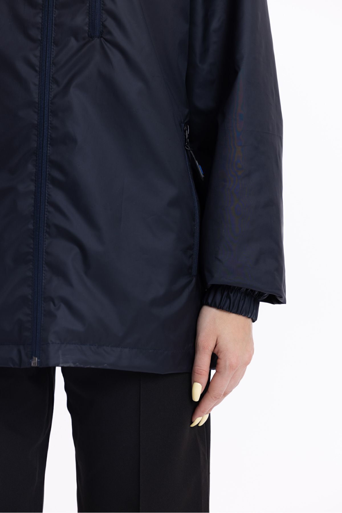 Goccix  Kadın Kapüşonlu Su ve Rüzgar Geçirmez Cepli İçi Astarlı Ultra Hafif Mevsimlik Yağmurluk - Görsel 6