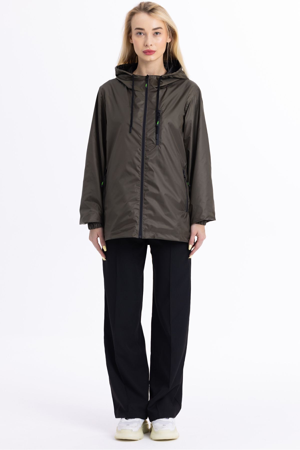 Goccix  Kadın Kapüşonlu Su ve Rüzgar Geçirmez Cepli İçi Astarlı Ultra Hafif Mevsimlik Yağmurluk - Görsel 3