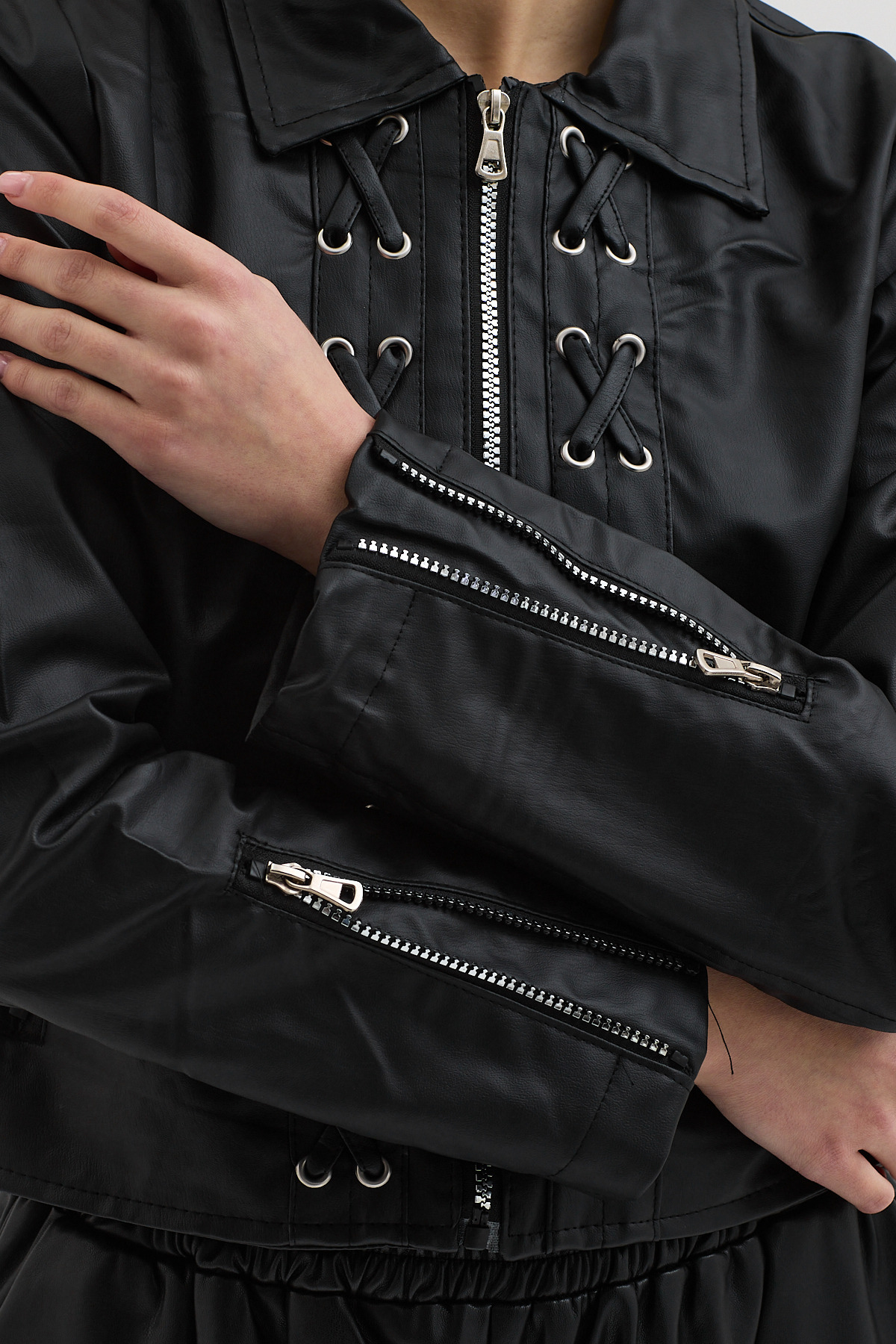 Lijuri  Siyah Önü Dikiş Detaylı Crop Deri Ceket 7108 - Görsel 6