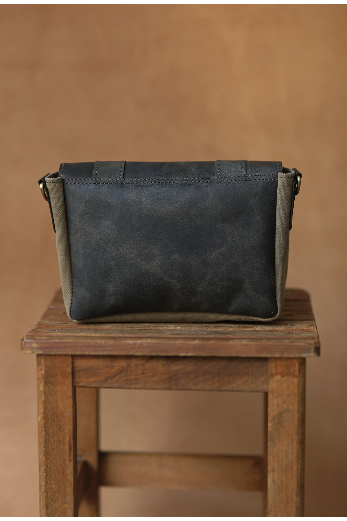 Önal kemer Mini Hakiki deri canvas postacı çantası unisex haki/yeşil görsel 4